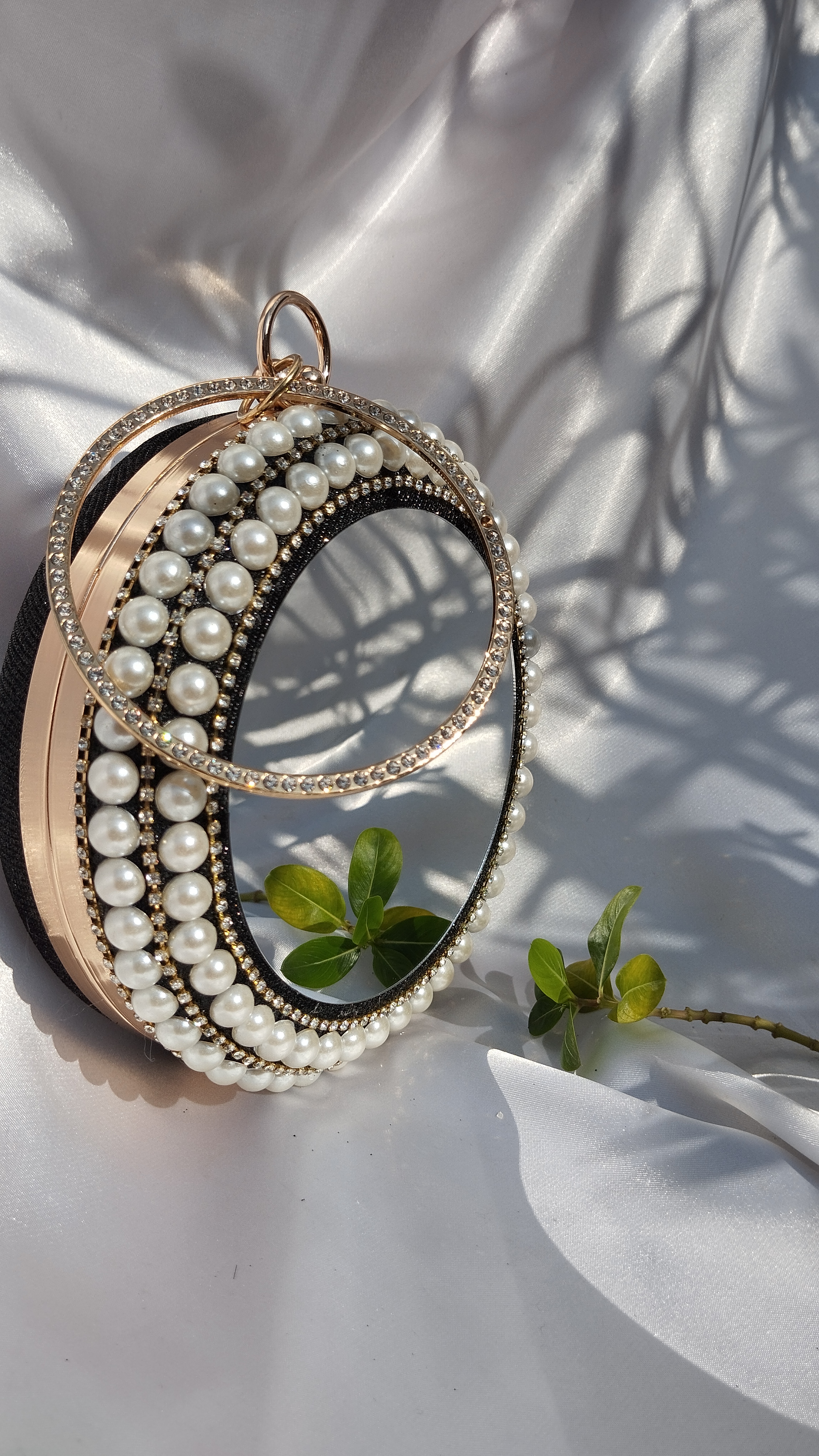 Round Party Clutch Black Gold