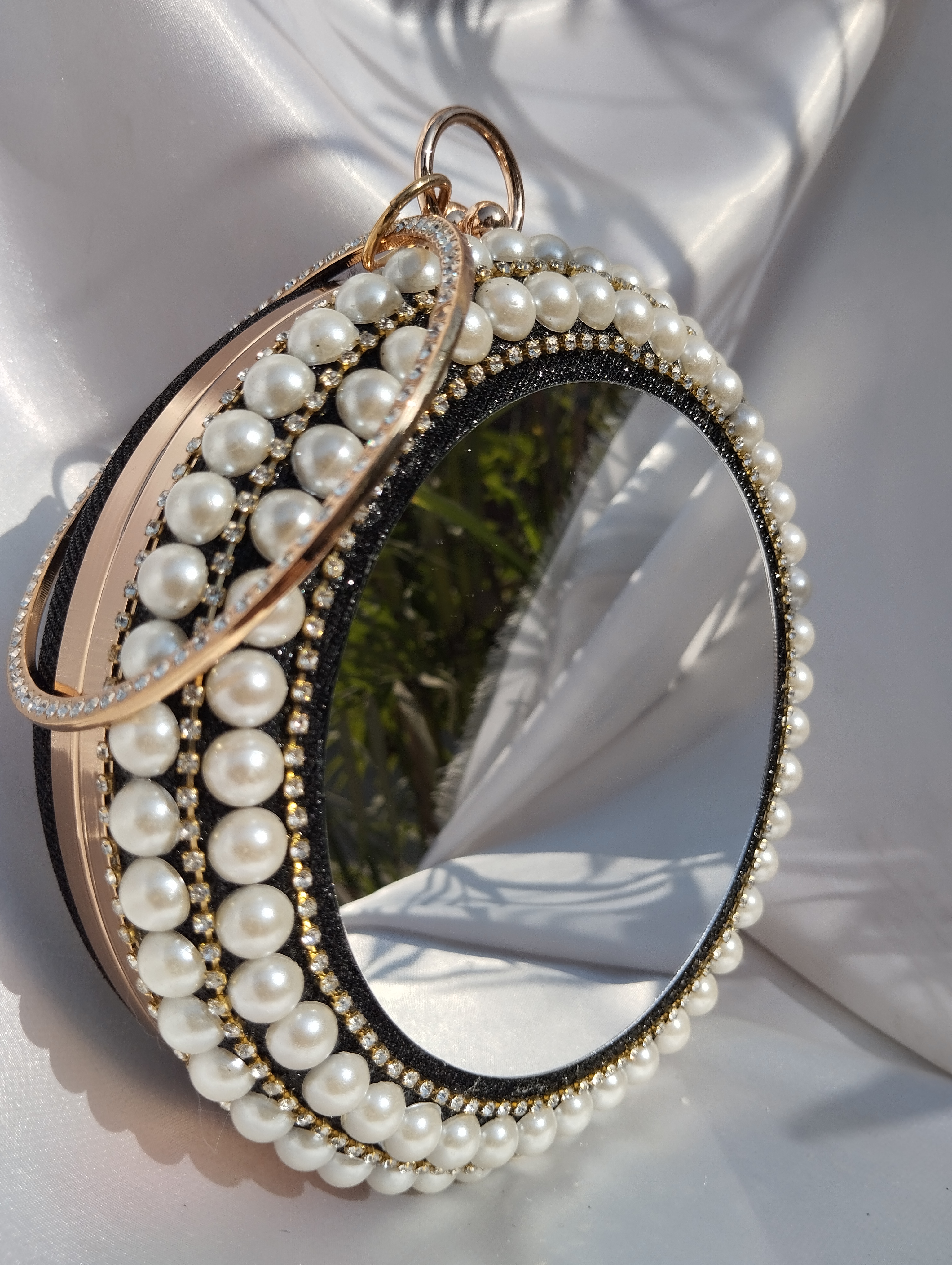 Round Party Clutch Black Gold