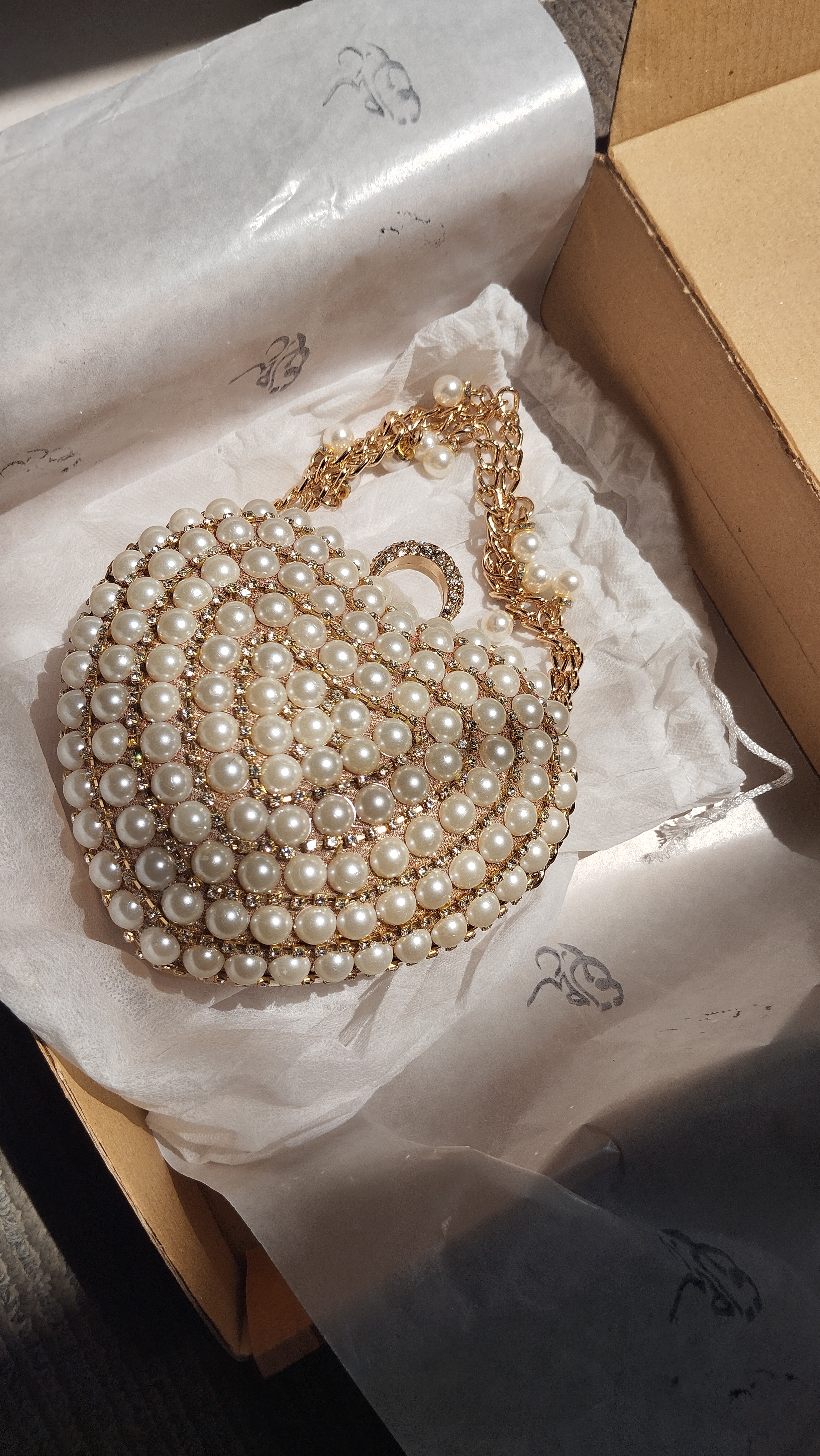 Pearly Heart Clutch 