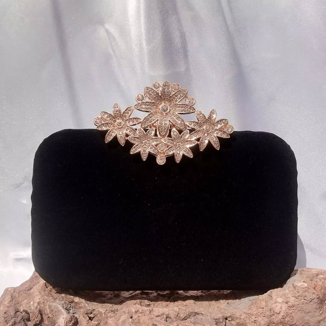 Basic Flower Clutch  