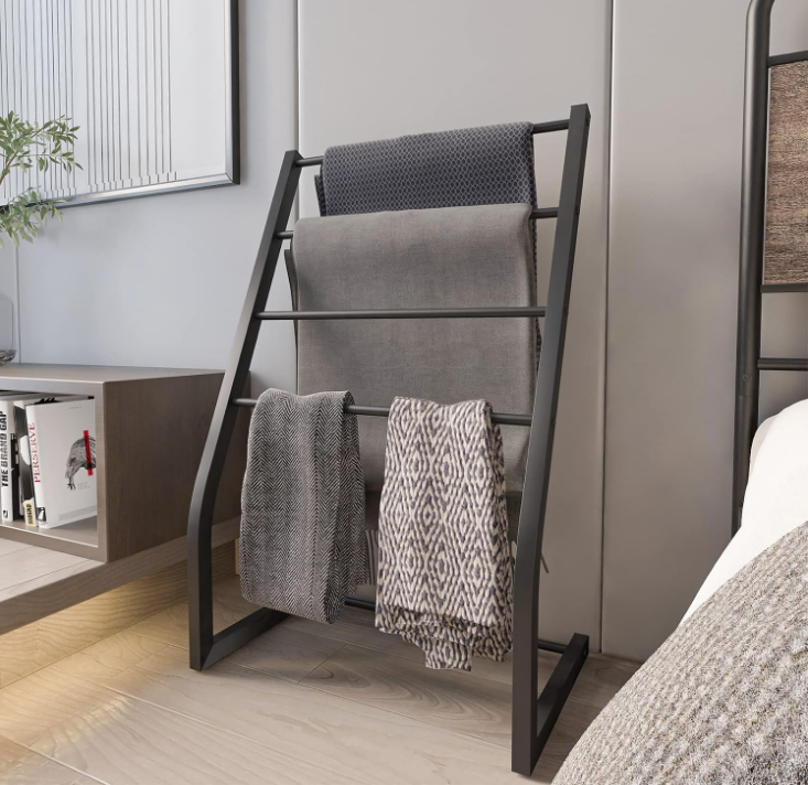 Towel Racks for Bathroom, Free Standing Towel Rack, Pool Towel Racks Outdoor, 4 Tier Metal Towel Bar Stand for Bathroom, Blanket Ladder Holder, Drying and Display Rack for Oversized Bath Towel