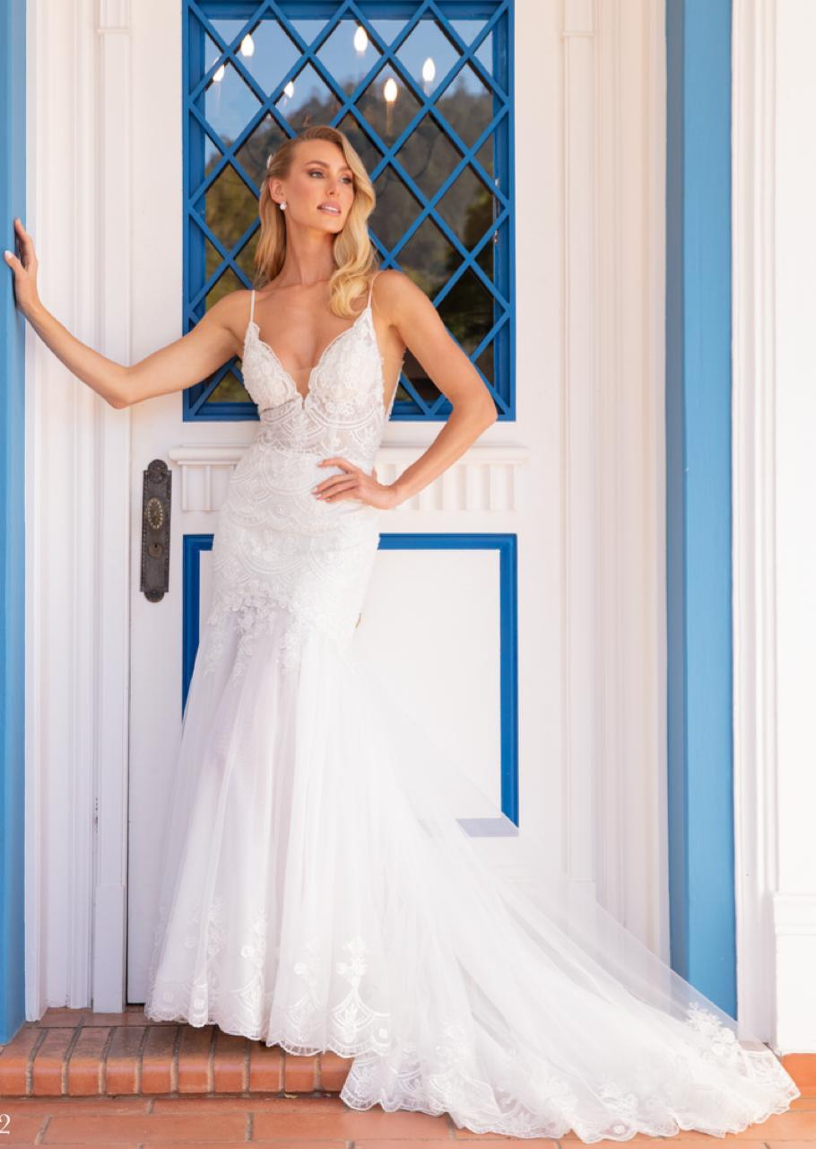 Vestido noiva sereia, decote V, off-white.
