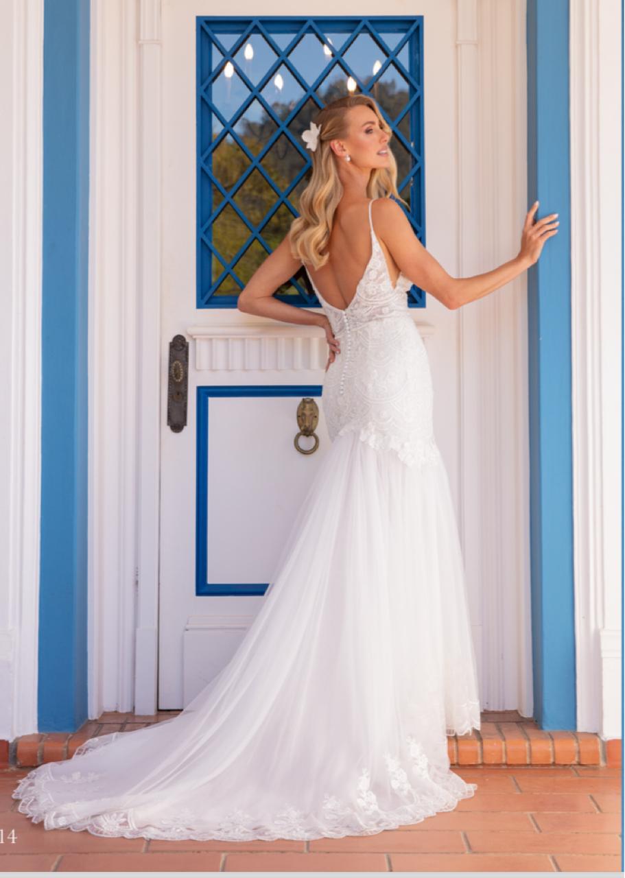 Vestido noiva sereia, decote V, off-white.