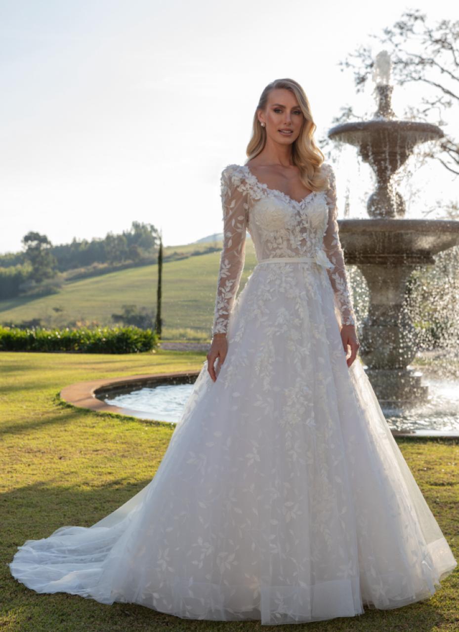 Vestido noiva rodado, decote princesa. ( branco).