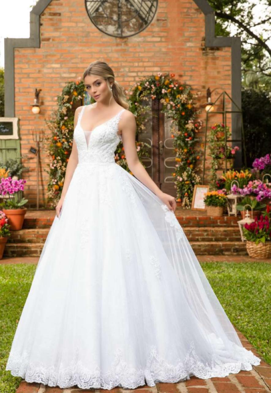 Vestido noiva inspiração princesa com ampla saia rodada. Na cor branco.