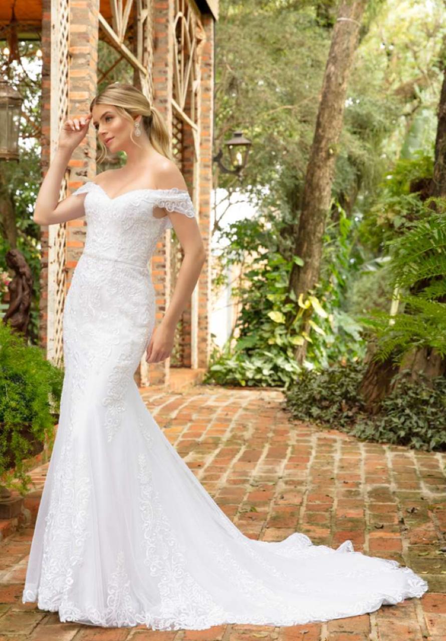 Elegante vestido noiva modelagem sereia, em tela high gloss sobreposta por tule e aplicações de renda fio de seda. 