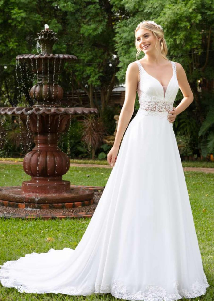 Vestido noiva fluído em musseline branco natural, apresenta ampla saia godê finalizada com barrado aplicado em renda fio de seda.