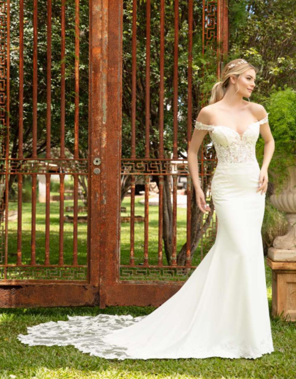 Vestido noiva estilo sereia fluido em crepe com elastano off-white.