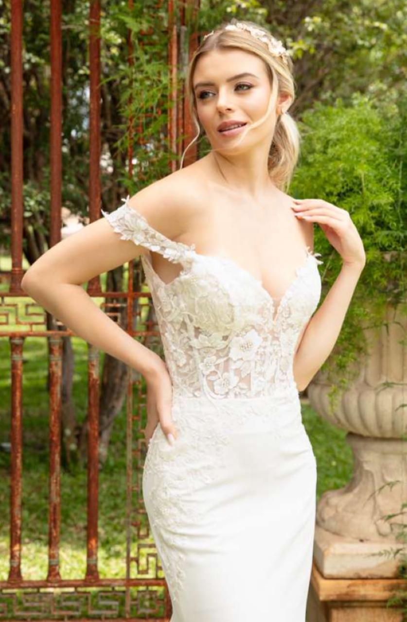 Vestido noiva estilo sereia fluido em crepe com elastano off-white.