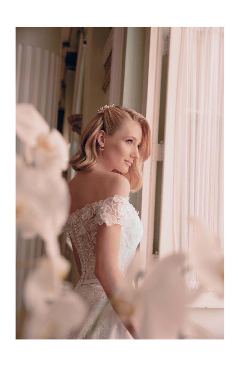 Vestido noiva rodado, off-white, ombro a ombro.