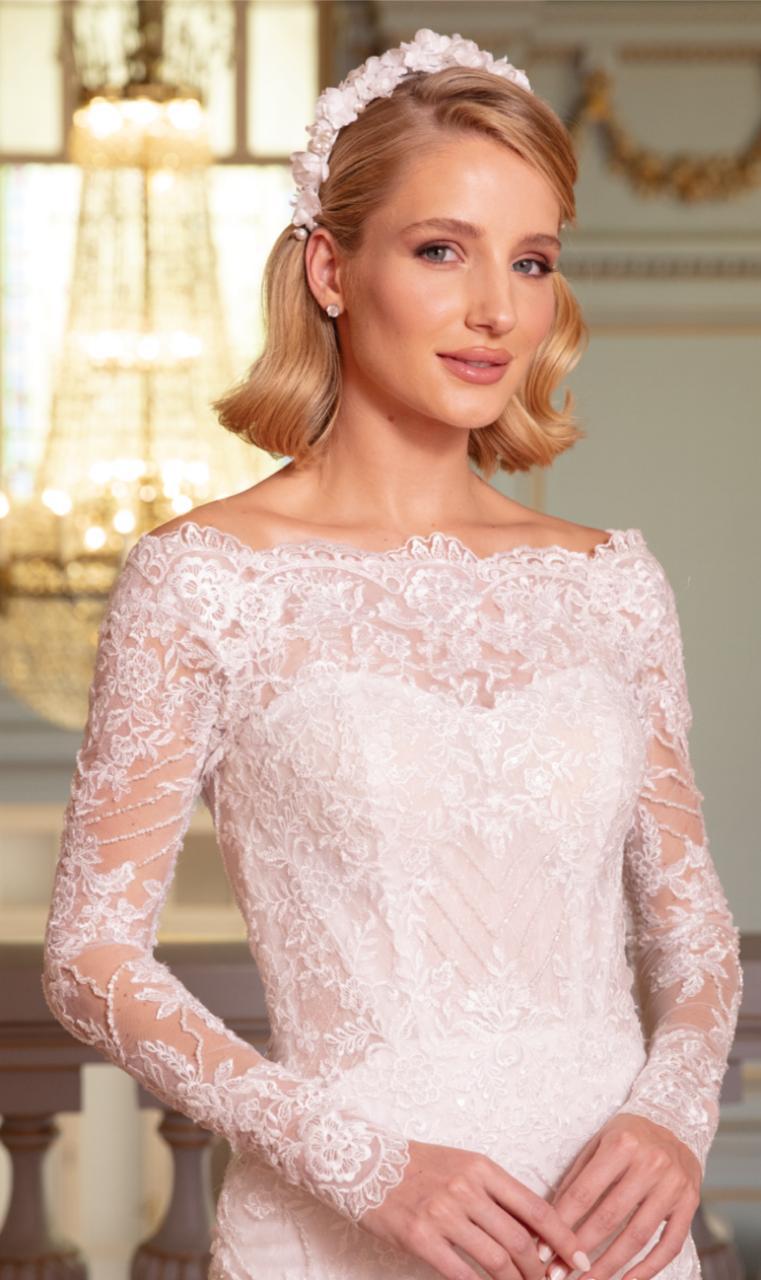Vestido noiva estilo sereia, branco, ombro a ombro e manga longa.