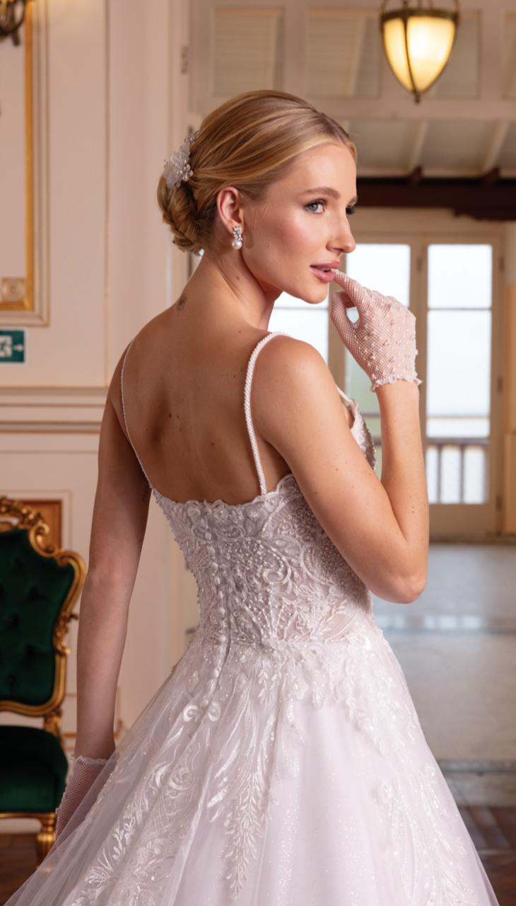 Vestido noiva rodado, branco, decote em u.
