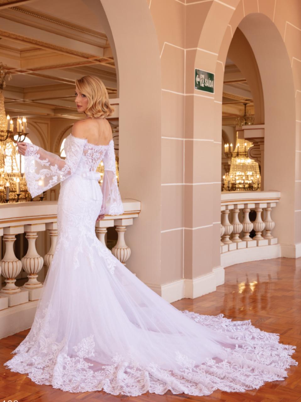 Vestido noiva sereia, branco, decote ombro a ombro.