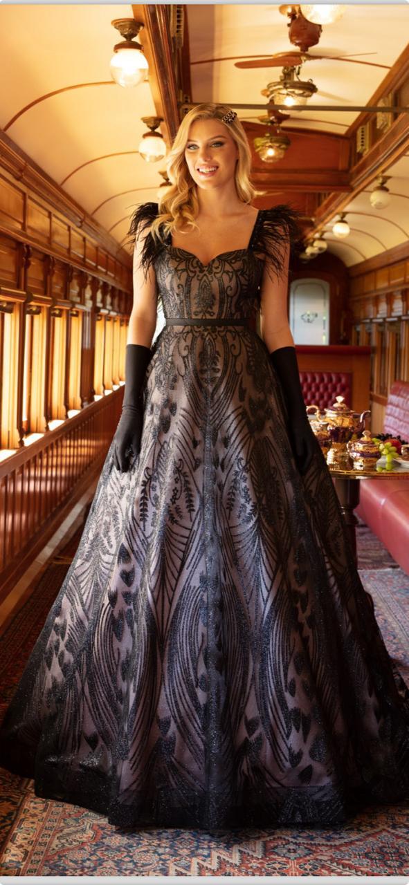 Vestido debutante curto e saia longa removível, preto com nude.