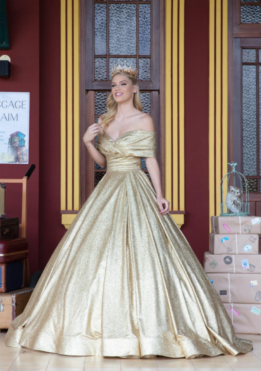 Vestido debutante longo, ( DOURADO ). Vestido rodado em tela high gloss.