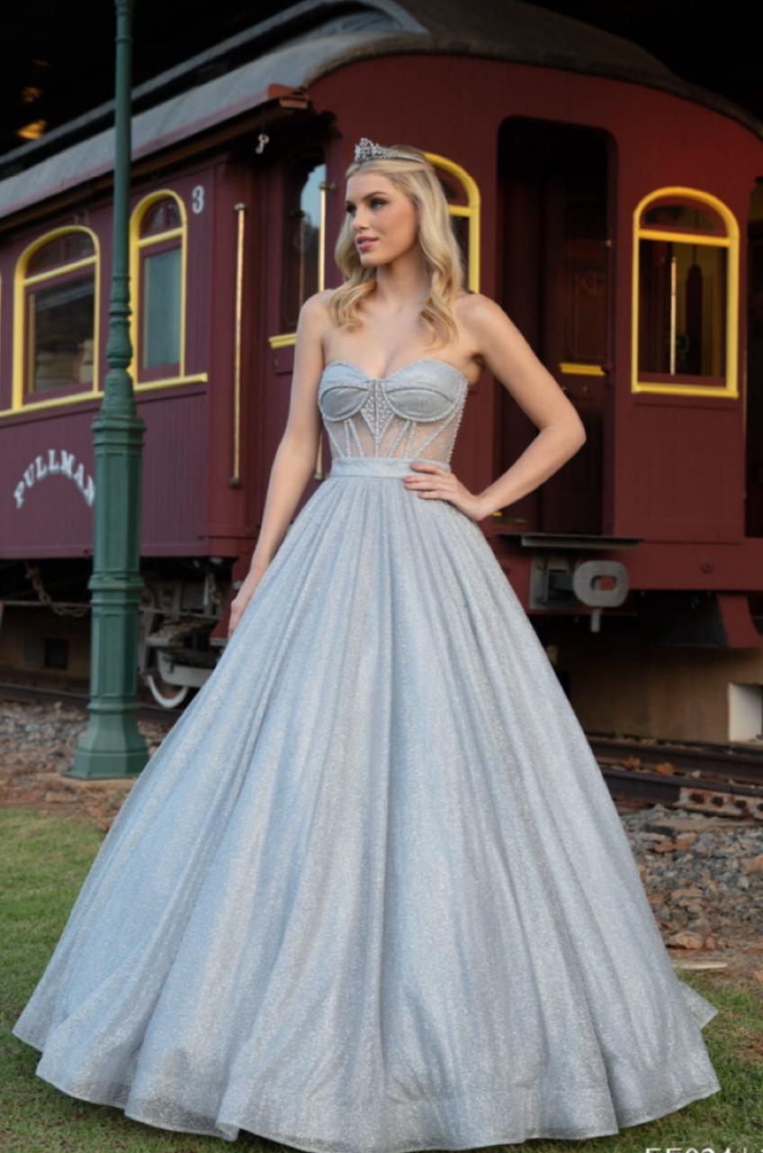 Vestido debutante curo e saia longa removível (PRATA). 