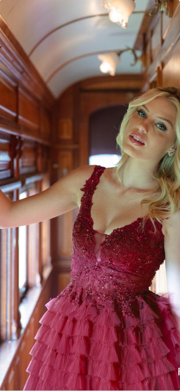 Vestido debutante curto e saia longa removível (MARSALA).