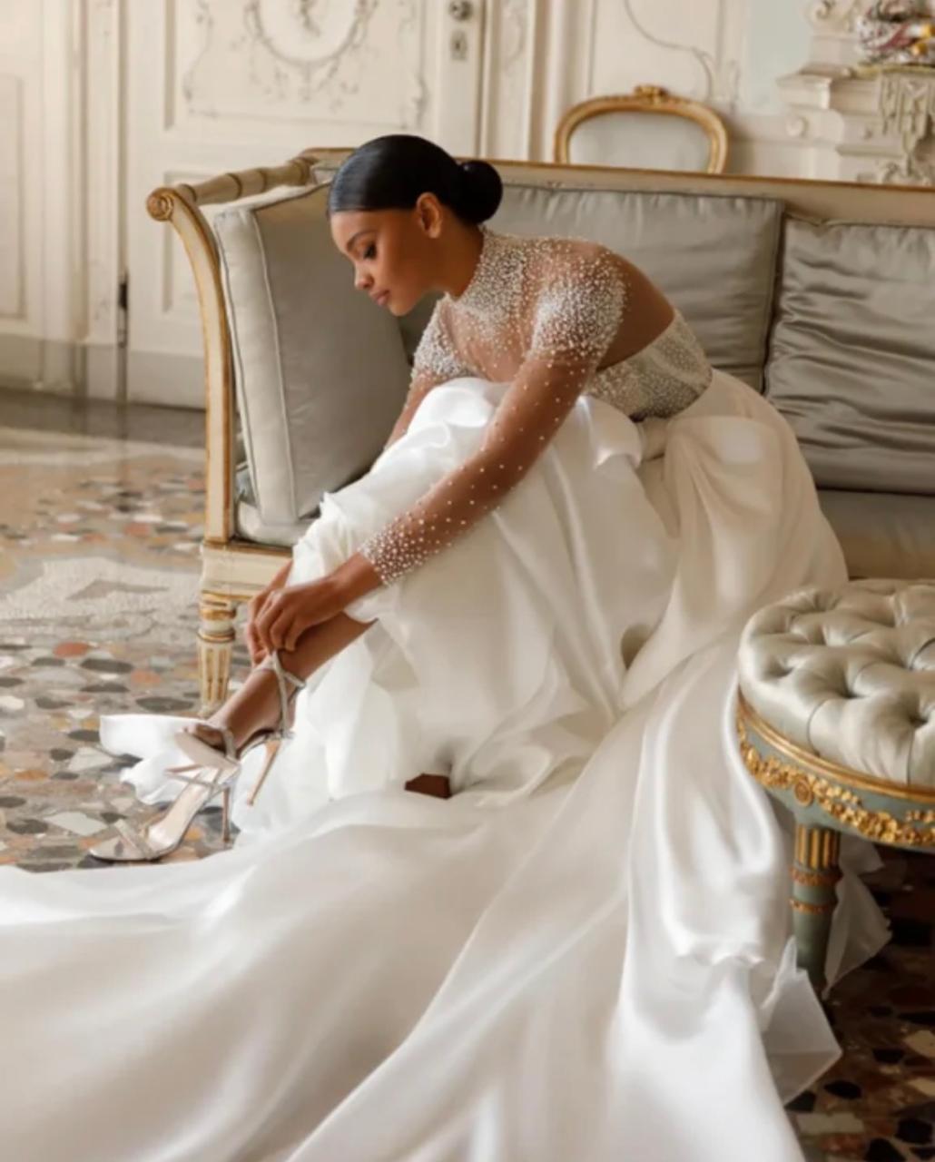 Vestido de noiva com pérolas.