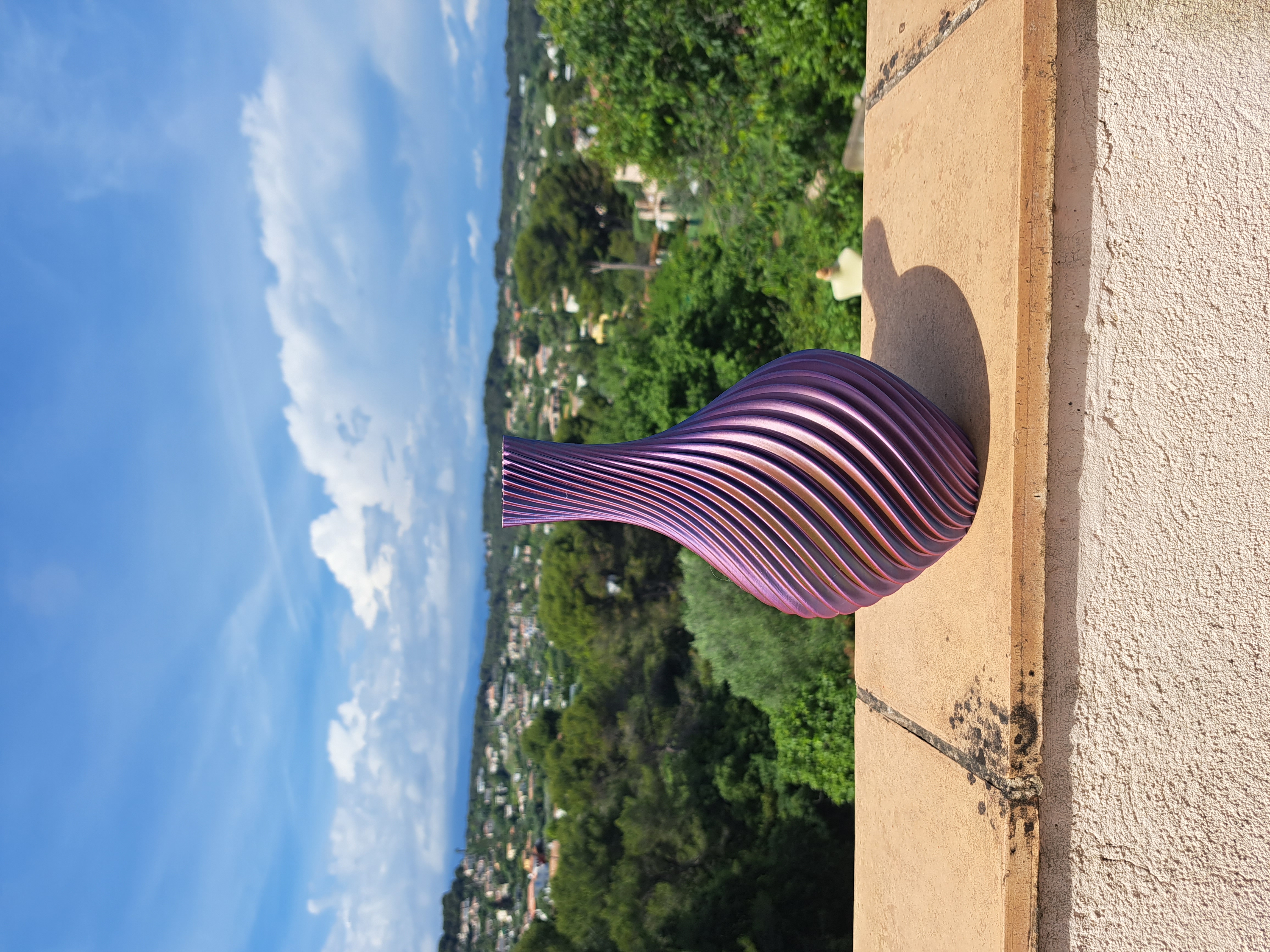 Vase twisté 24.5 cm - plusieurs coloris