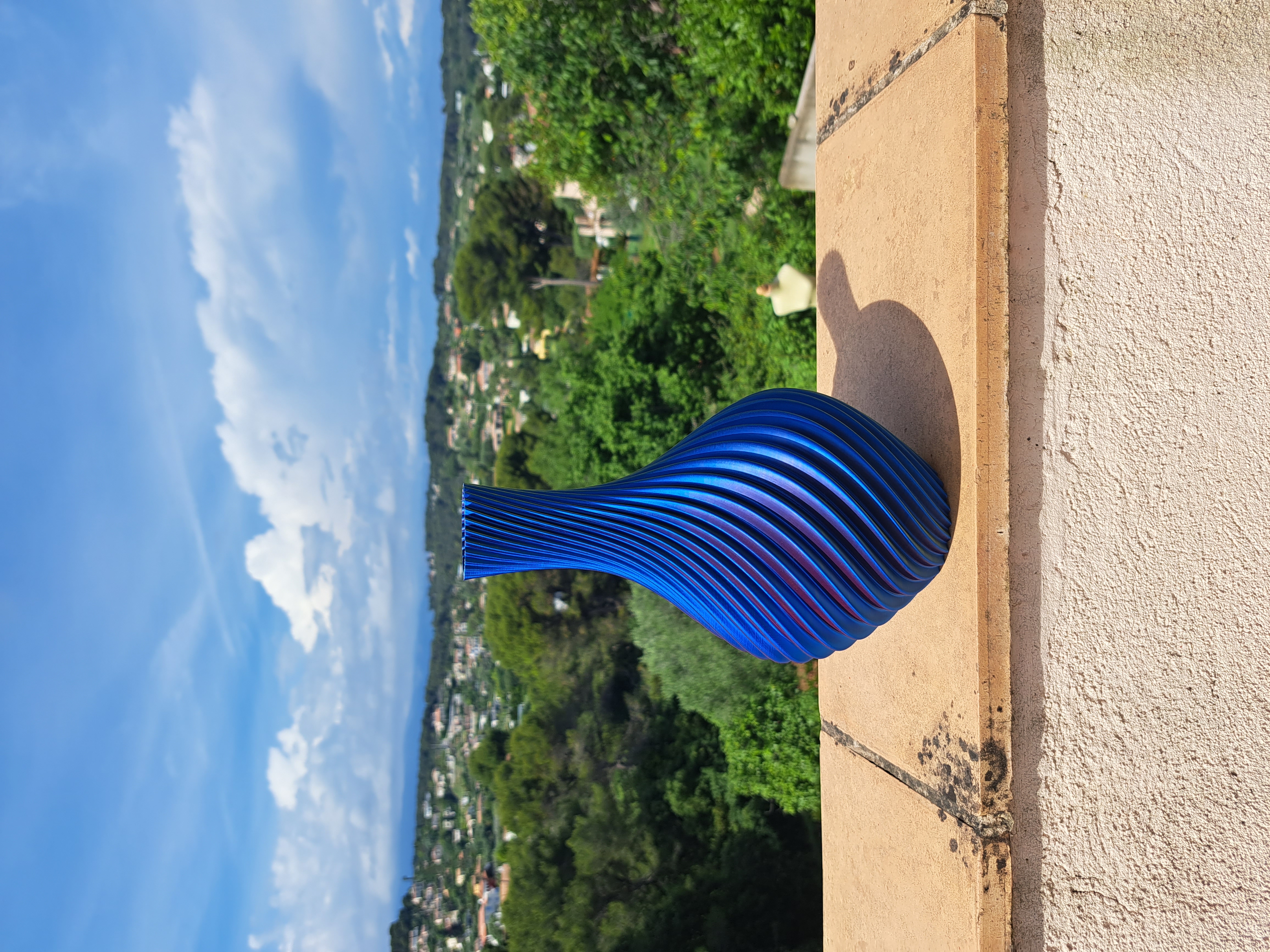 Vase twisté 24.5 cm - plusieurs coloris