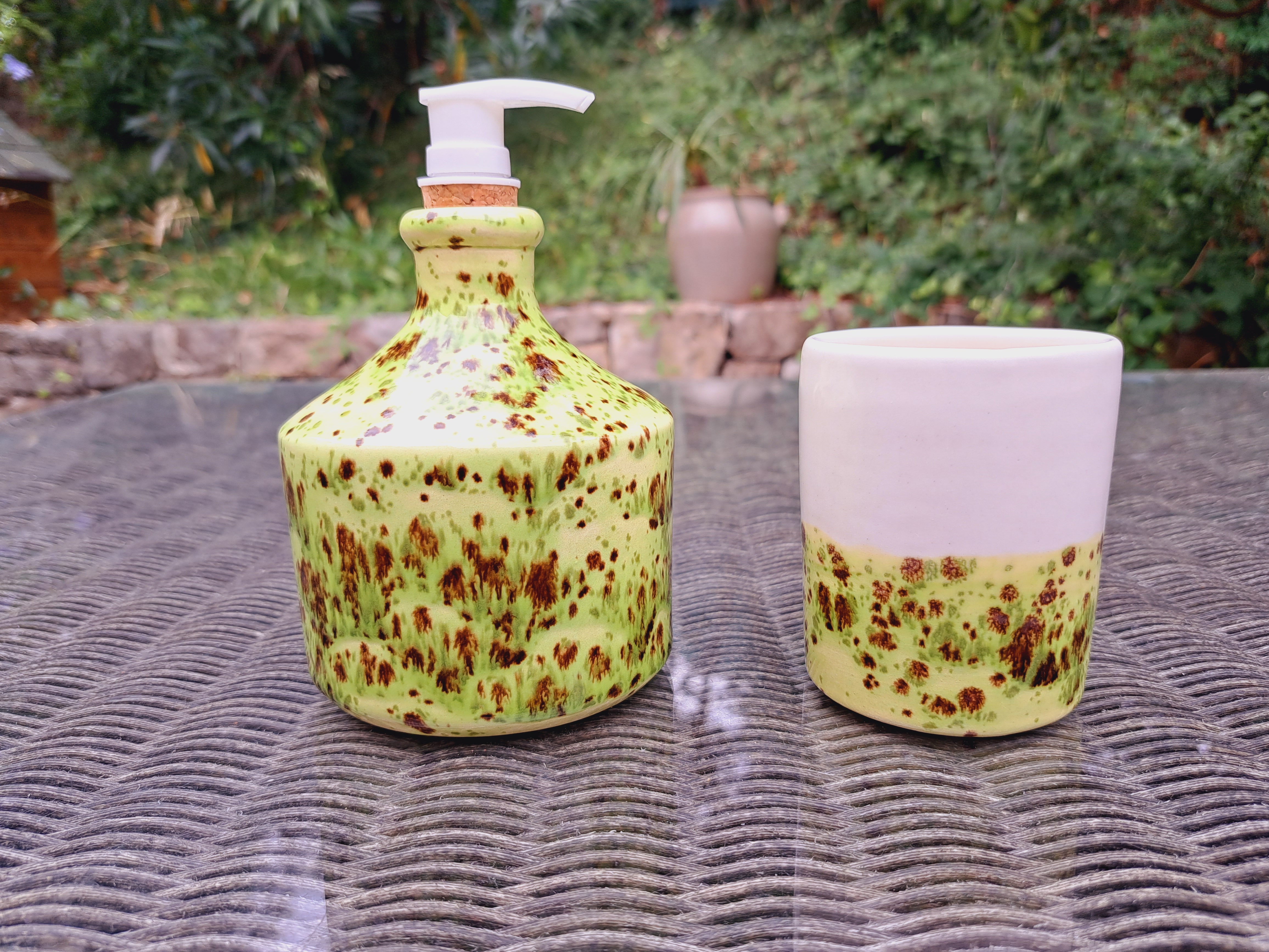 Ensemble 2 pièces: Distributeur de savon + verre - plusieurs couleurs