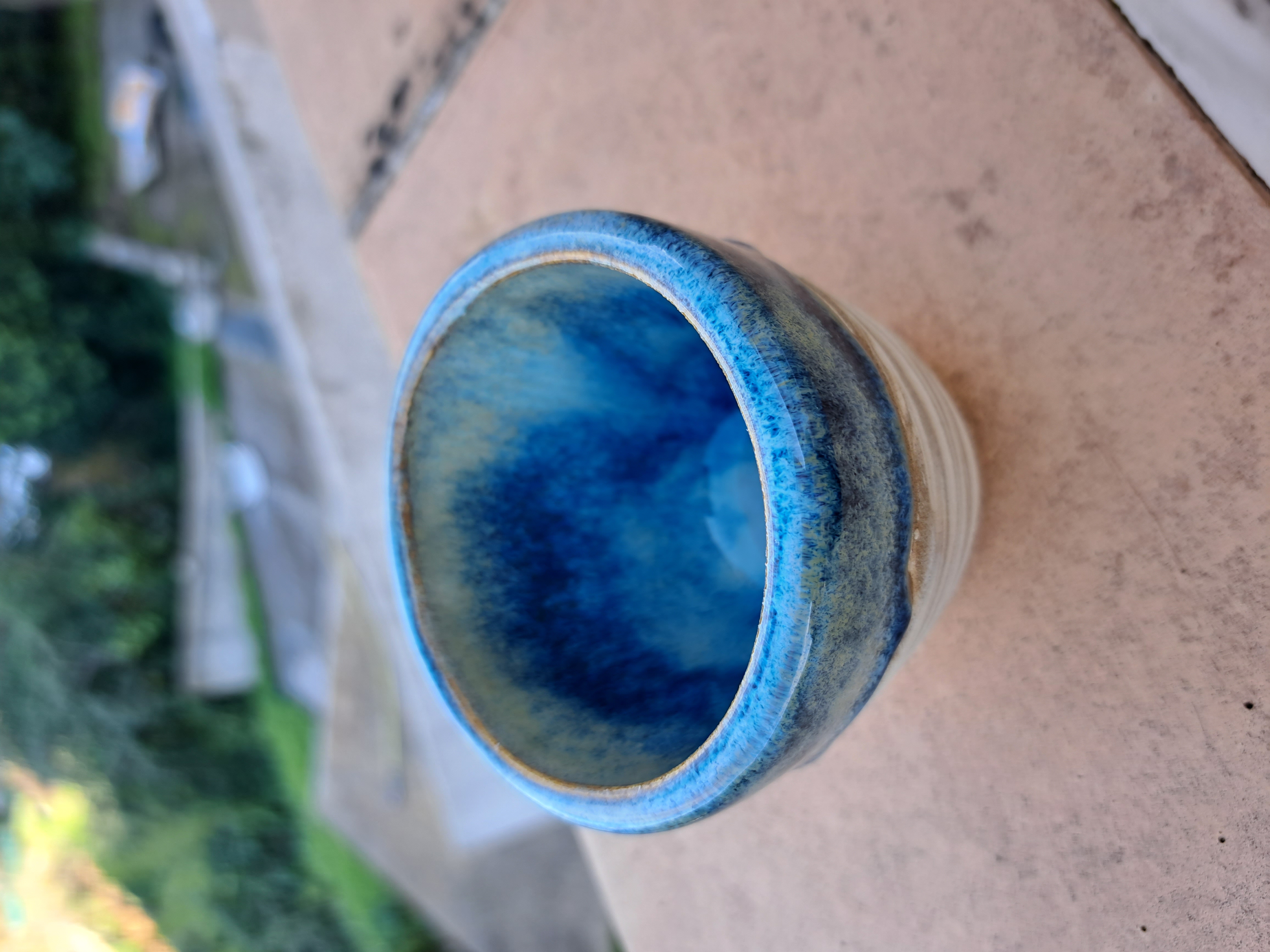 Gobelet grès terre mêlée - forme légèrement bombée