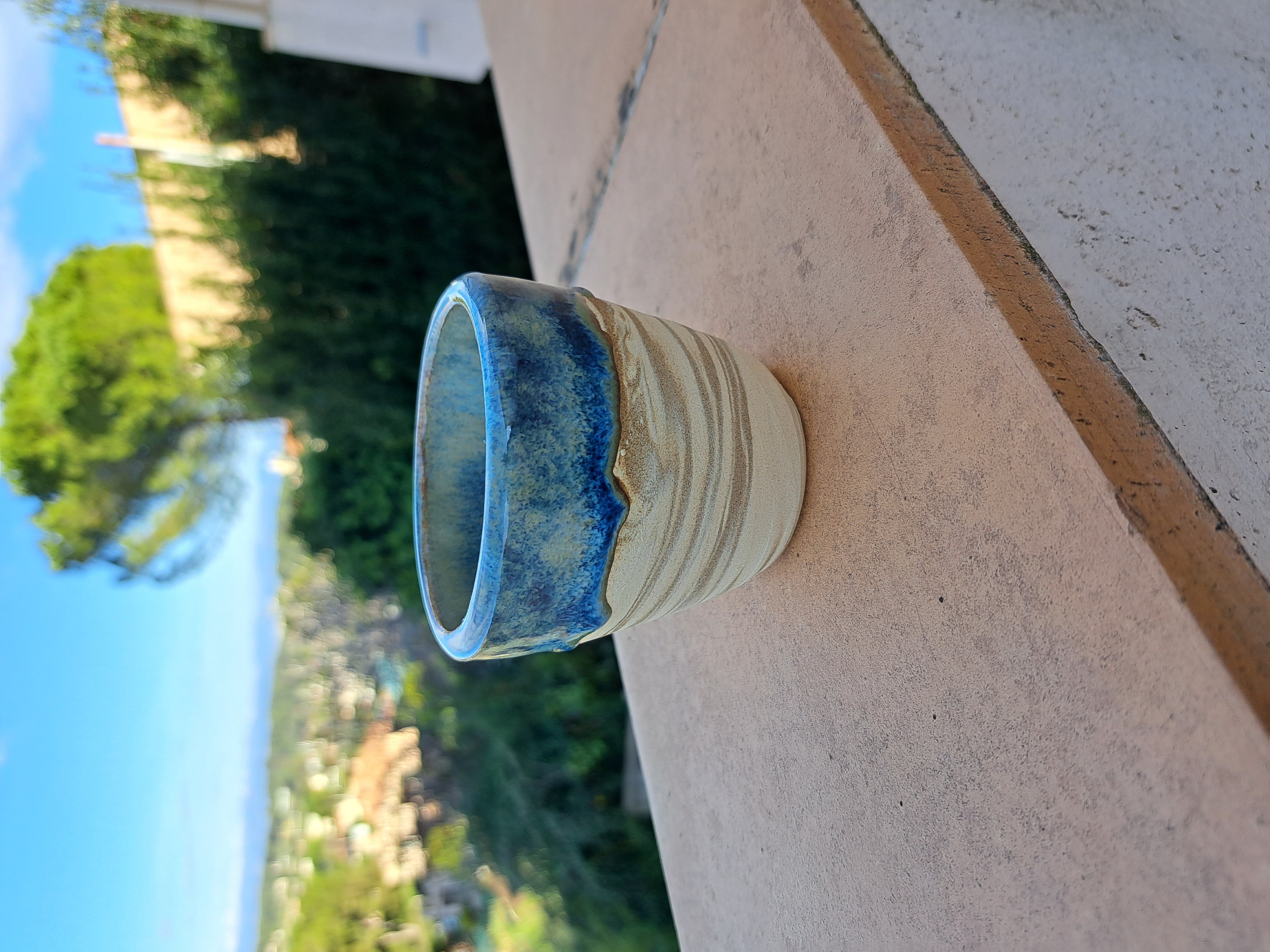 Gobelet grès terre mêlée - forme légèrement bombée