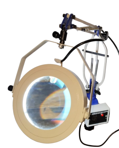 Magnifying lamp with table clamp 