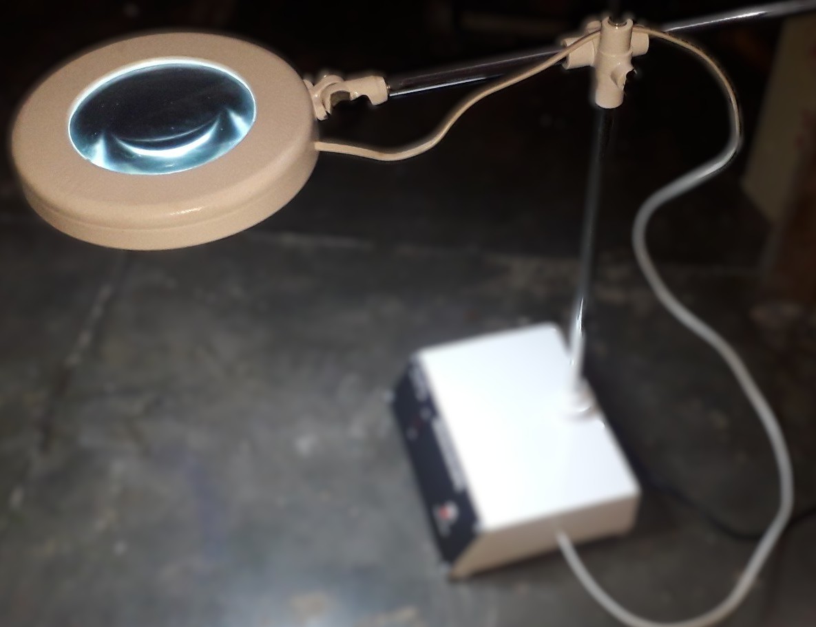 magnifying lamp with light