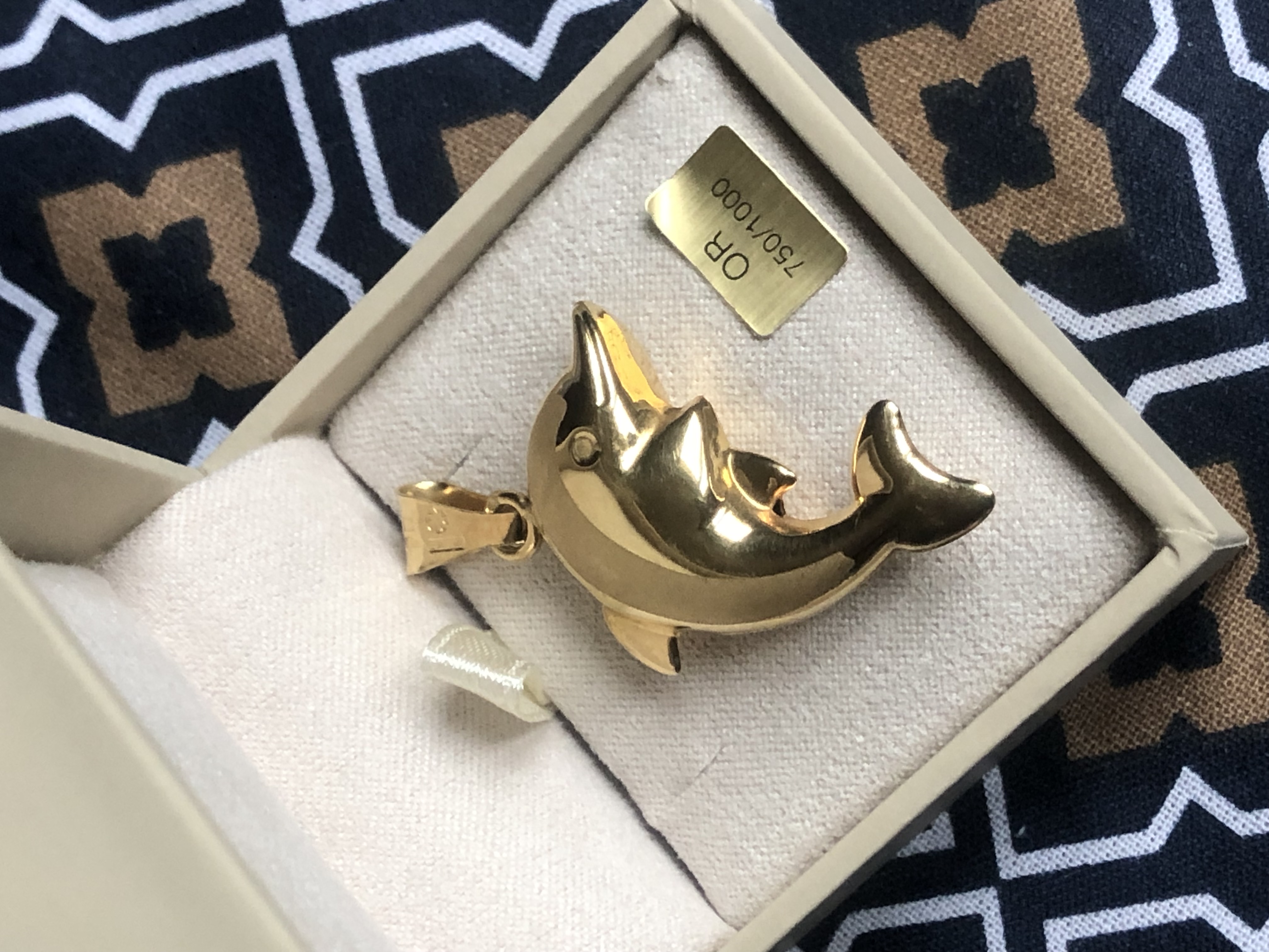 Pendentif dauphin en Or jaune 18 carats