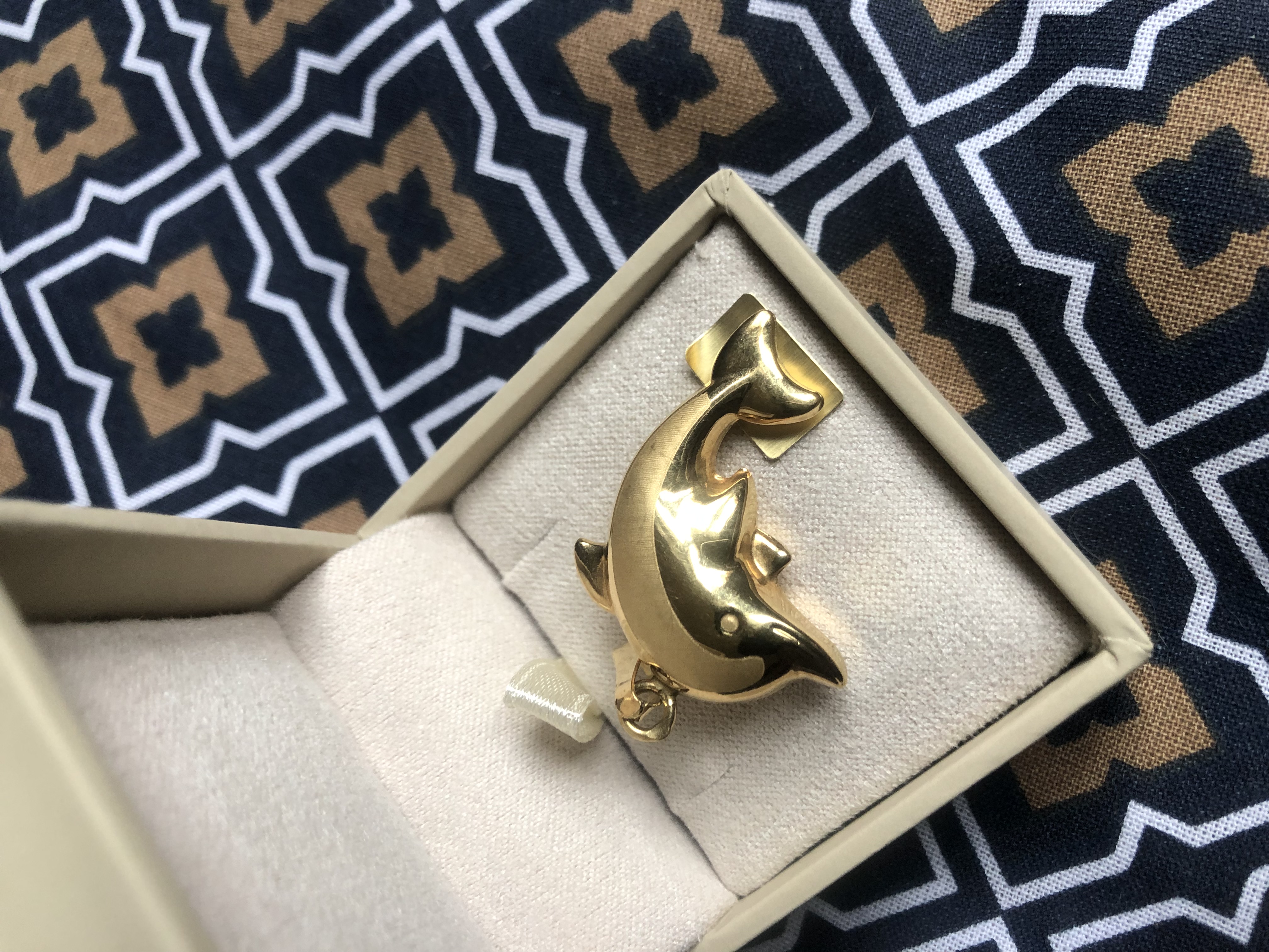 Pendentif dauphin en Or jaune 18 carats