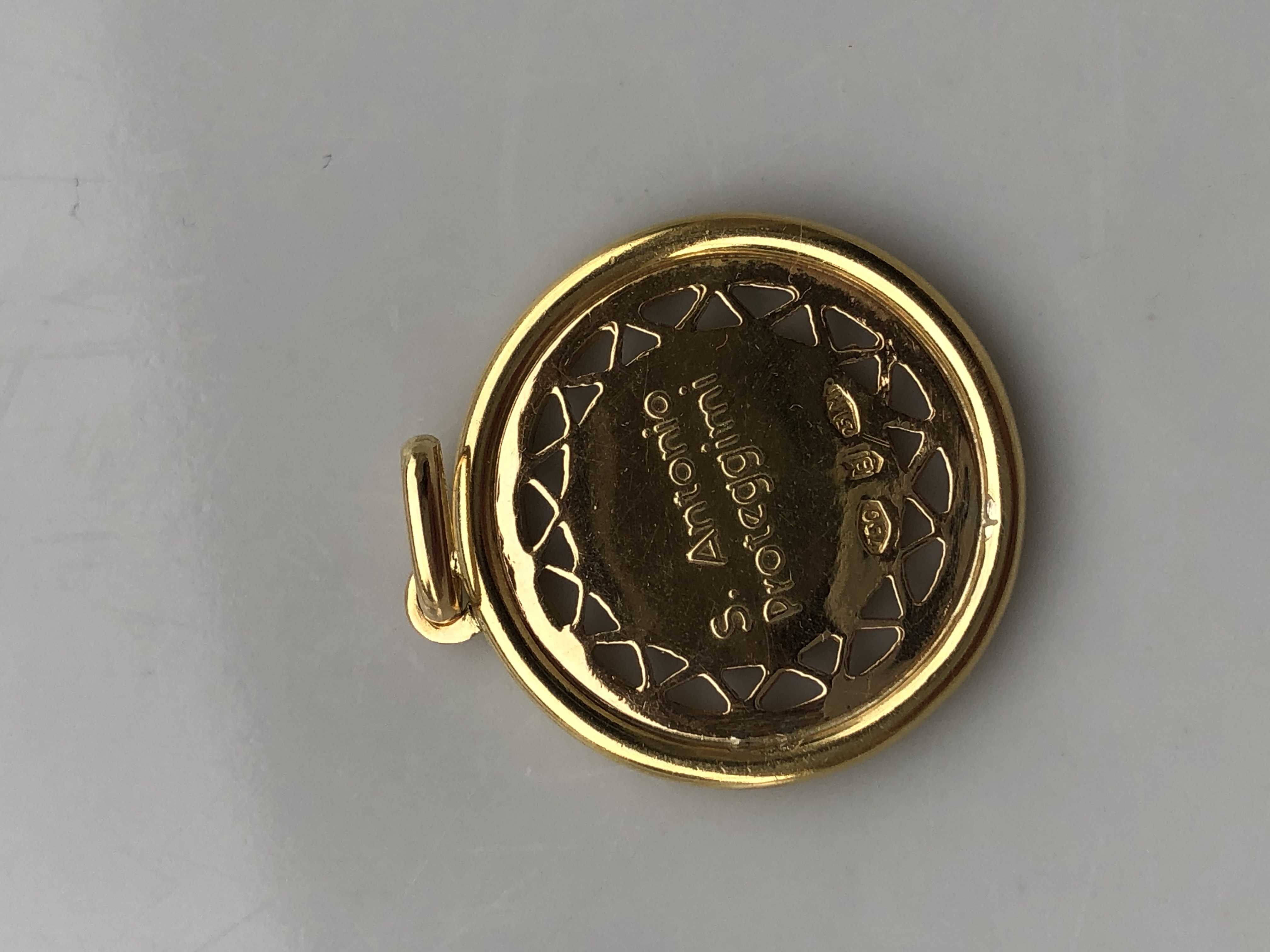 Pendentif religieux en or 18 carats 