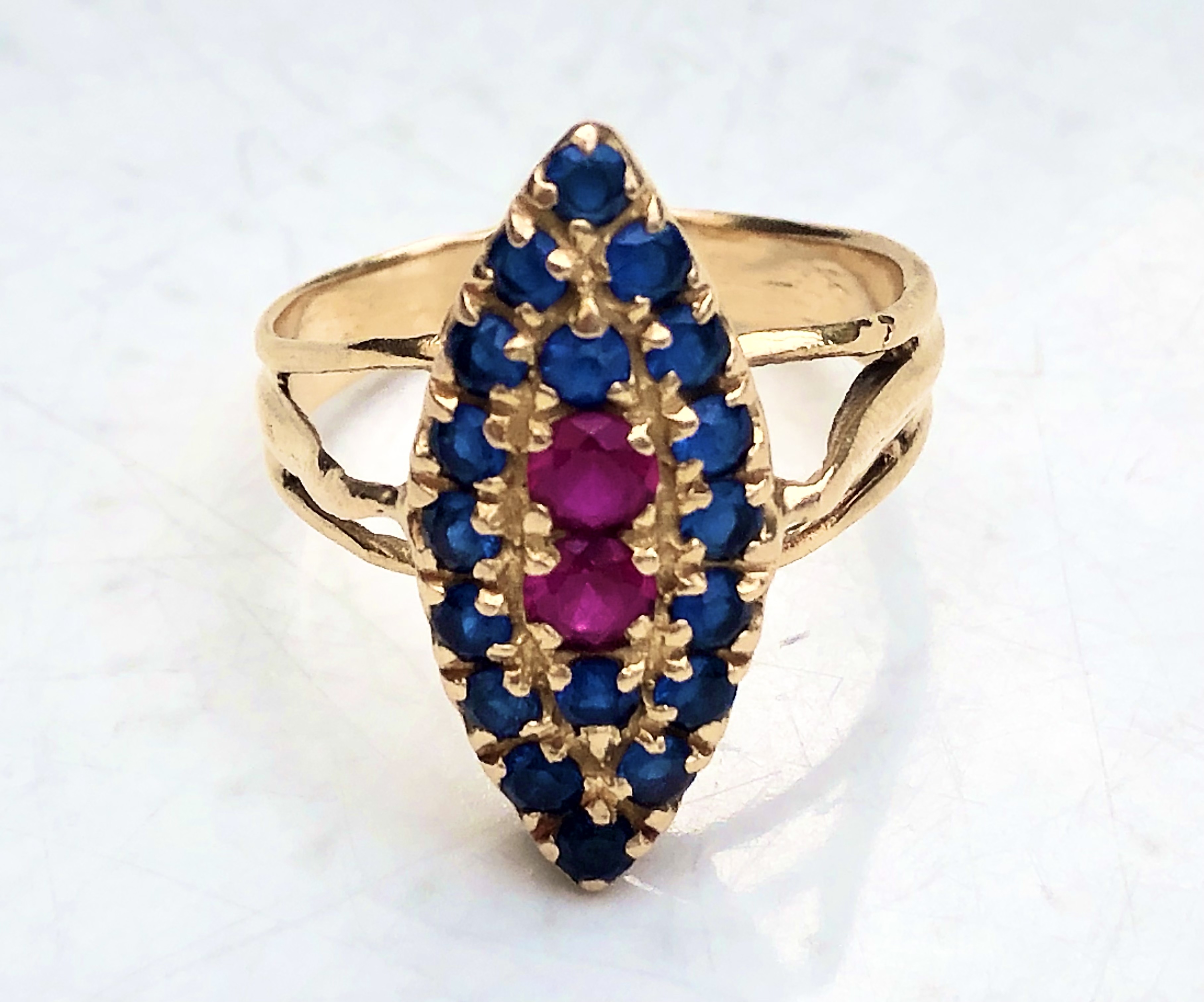 Bague Marquise en Or jaune 18 carats