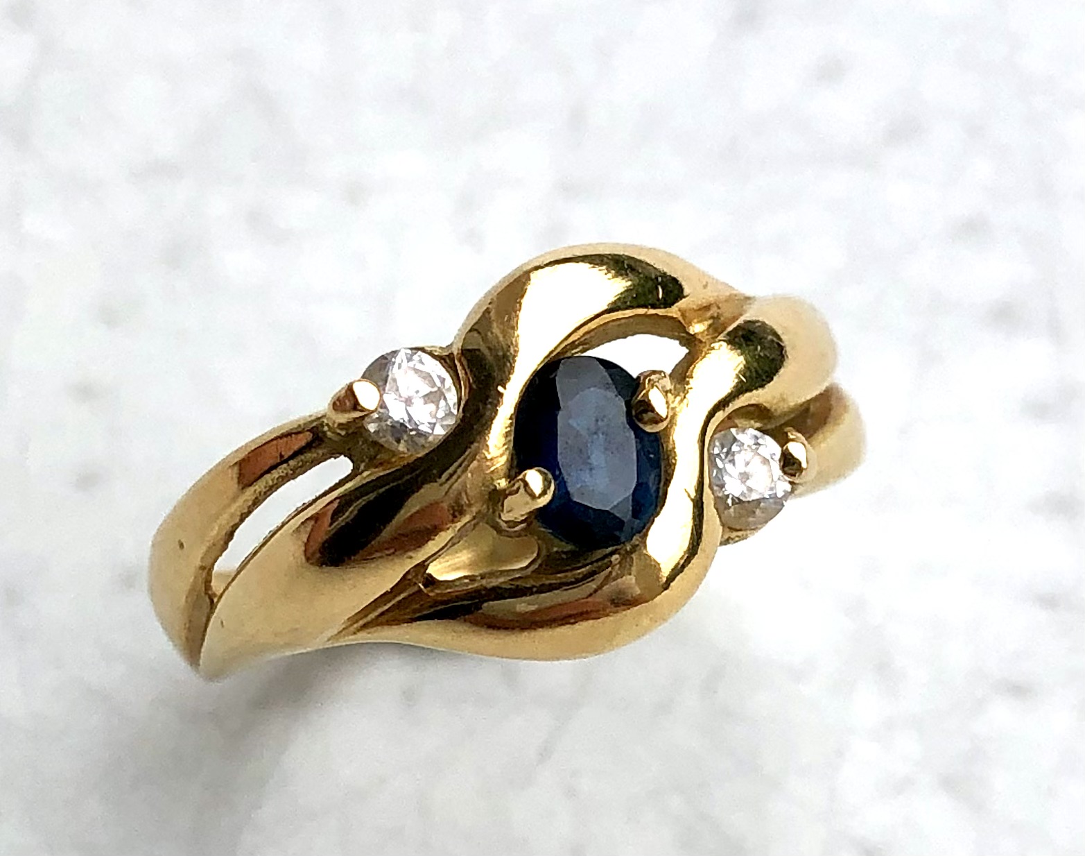 Bague en or 18 carats saphir et oxyde