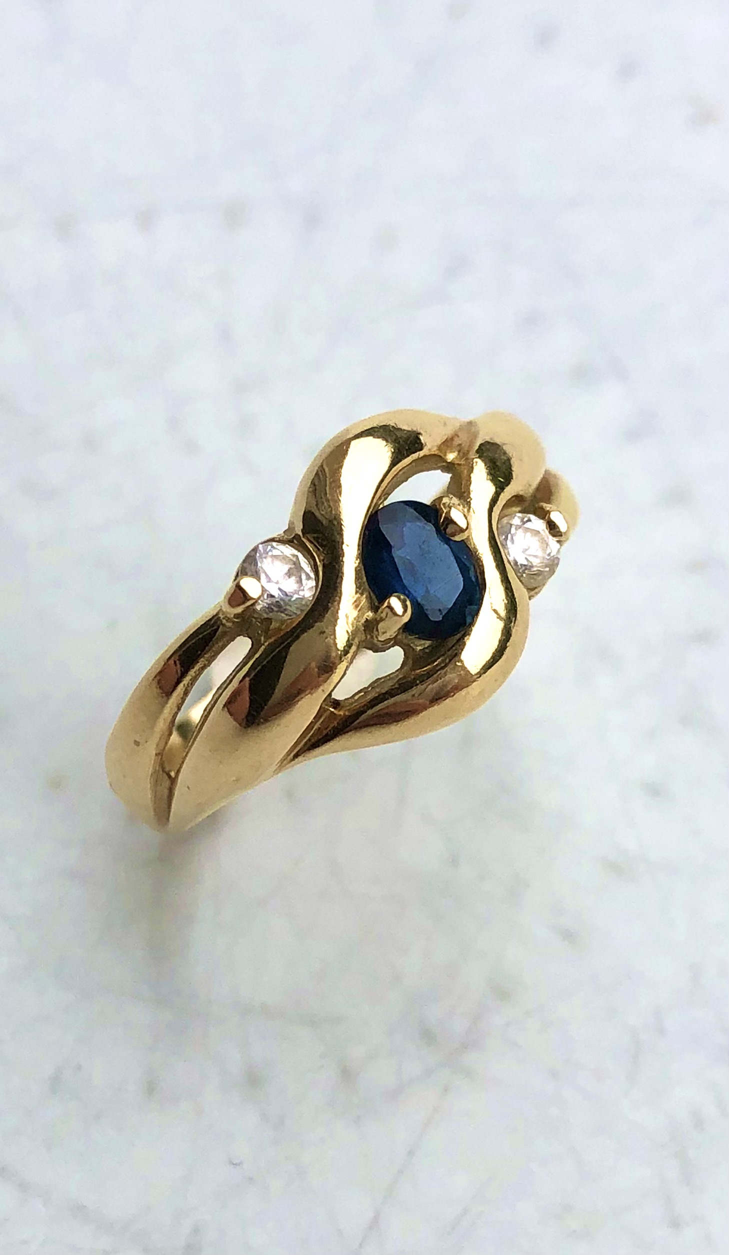 Bague en or 18 carats saphir et oxyde