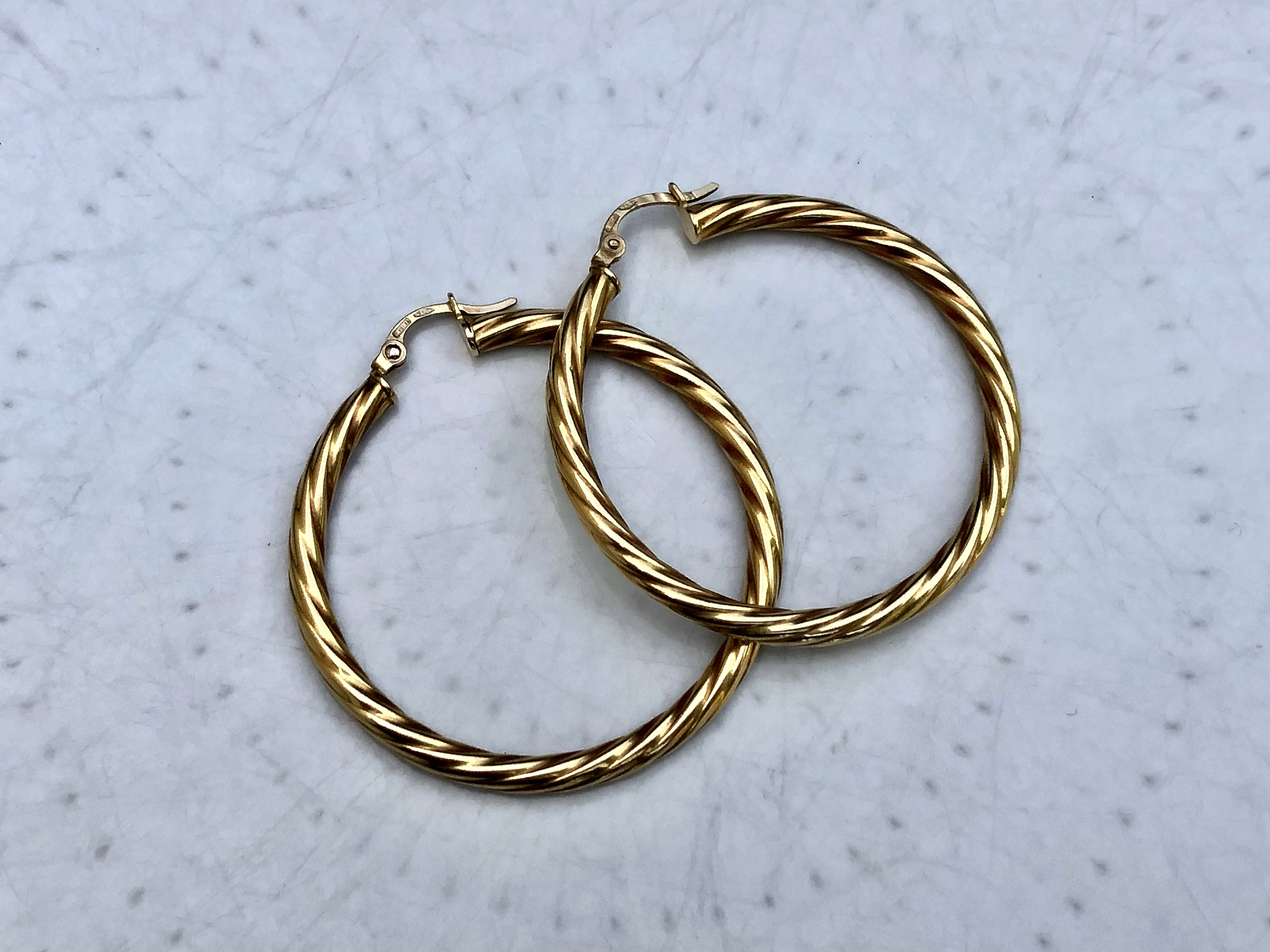 Créole strié en Or jaune 18 carats