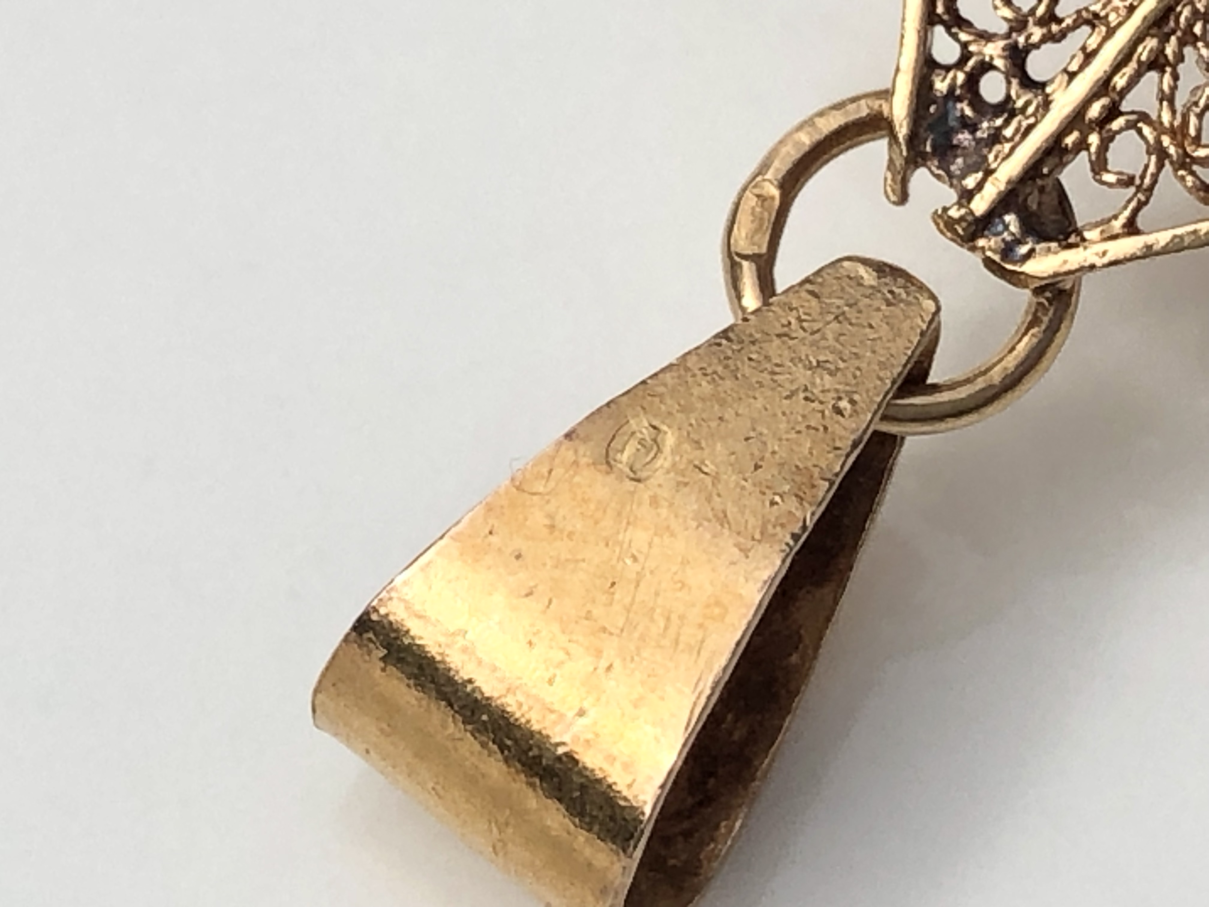 Croix filigrane en Or jaune 18 carats