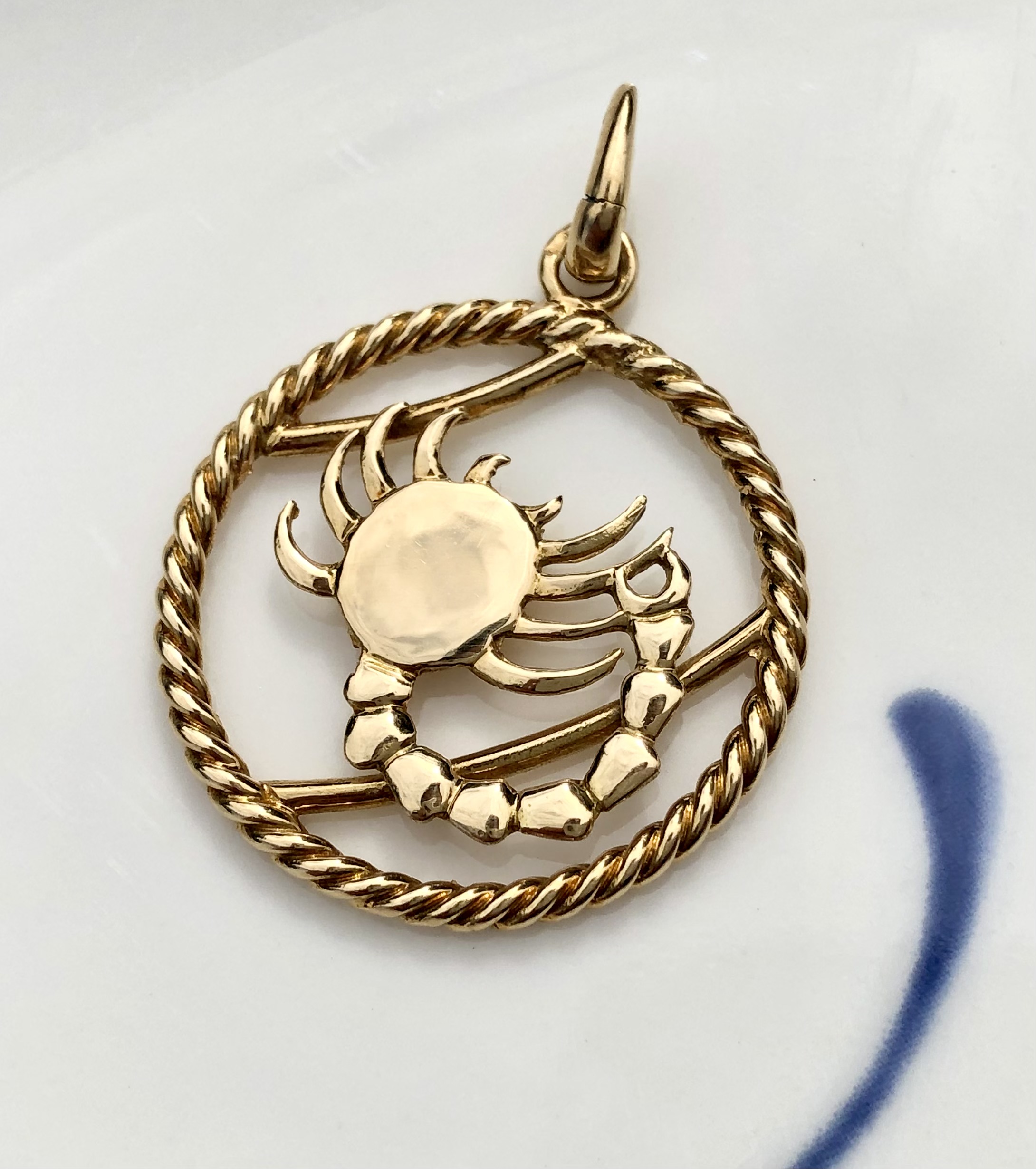 Pendentif scorpion en Or jaune 18 carats