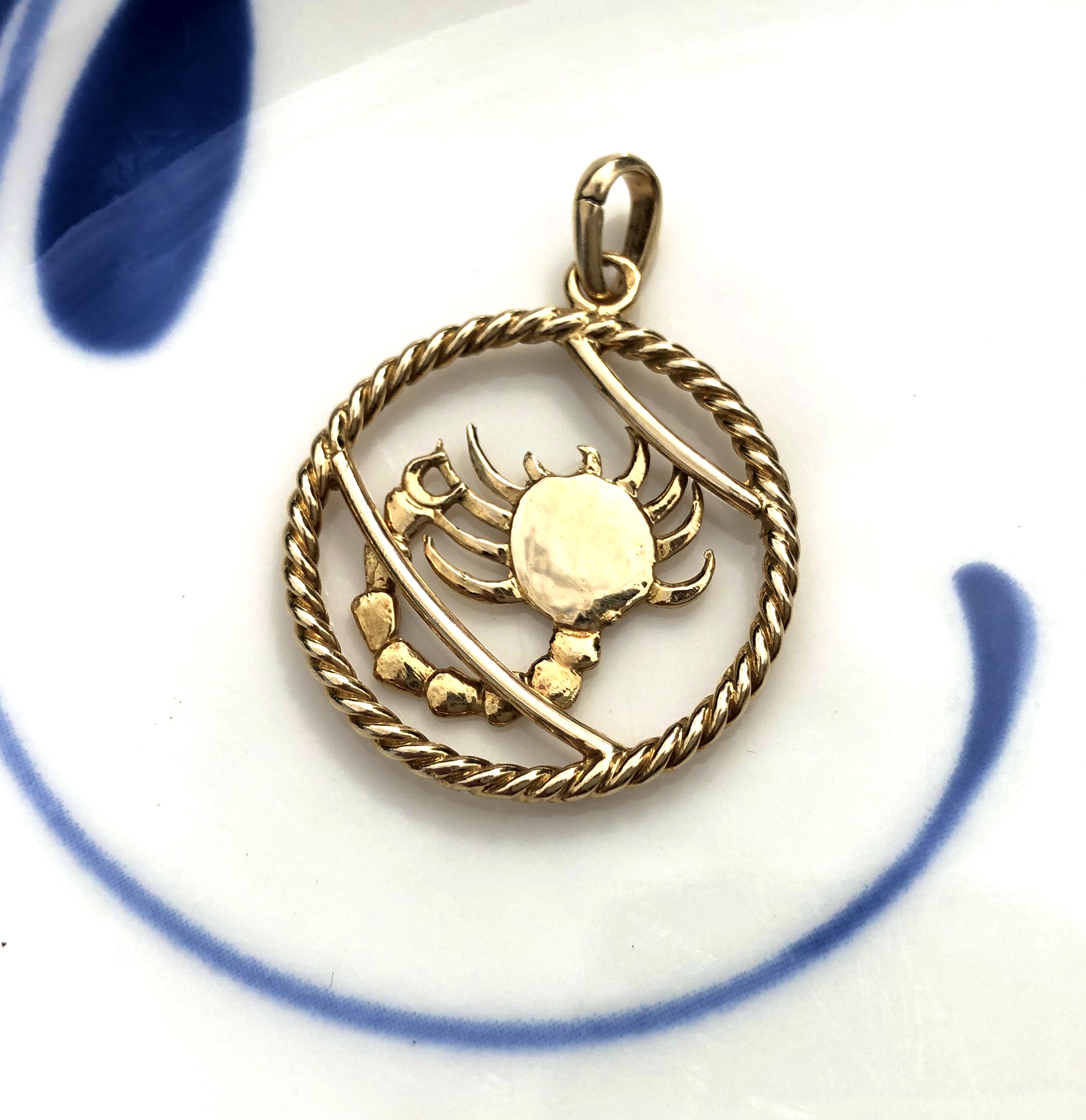 Pendentif scorpion en Or jaune 18 carats
