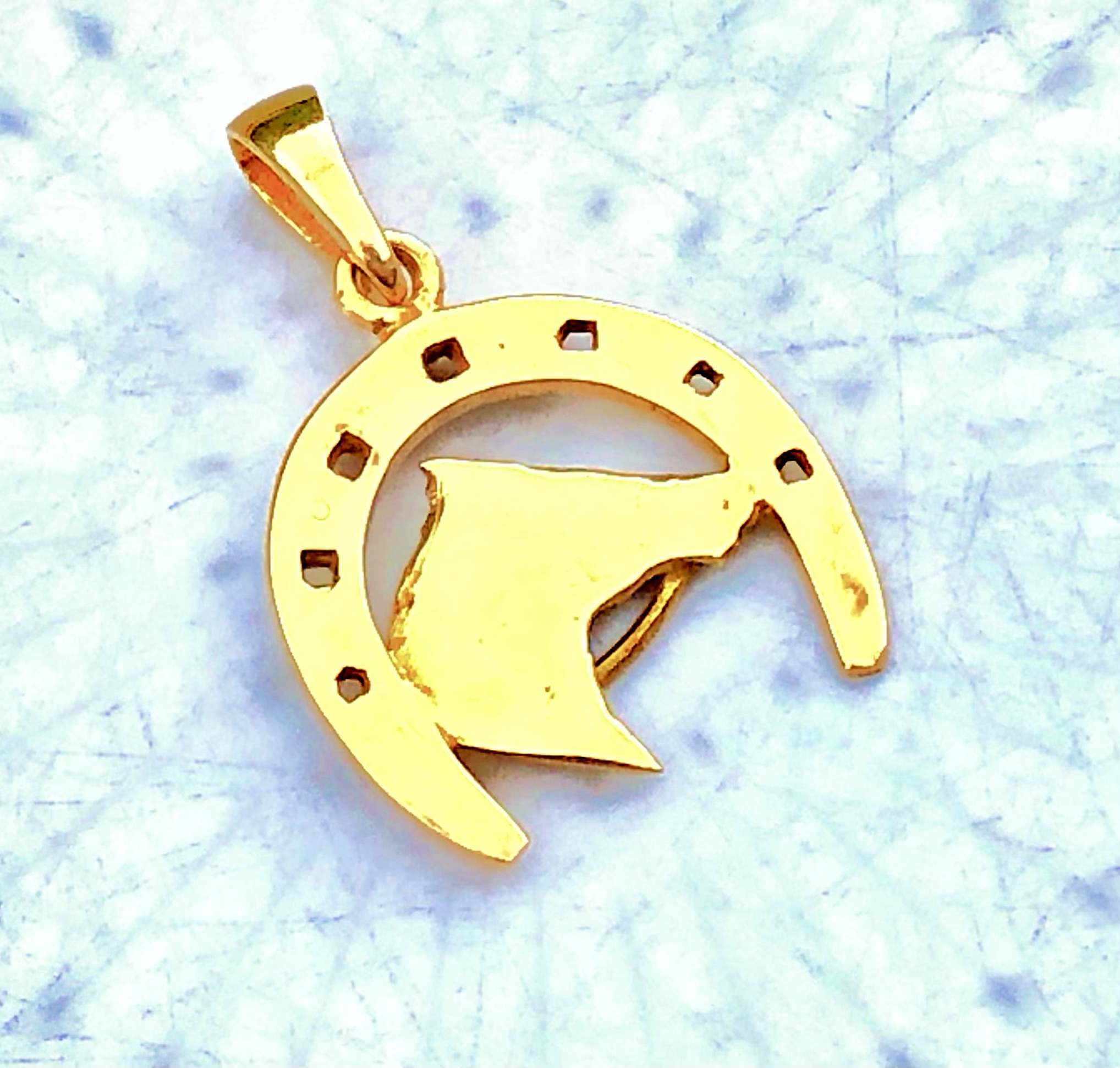 Pendentif fer à cheval en or 18 carats 