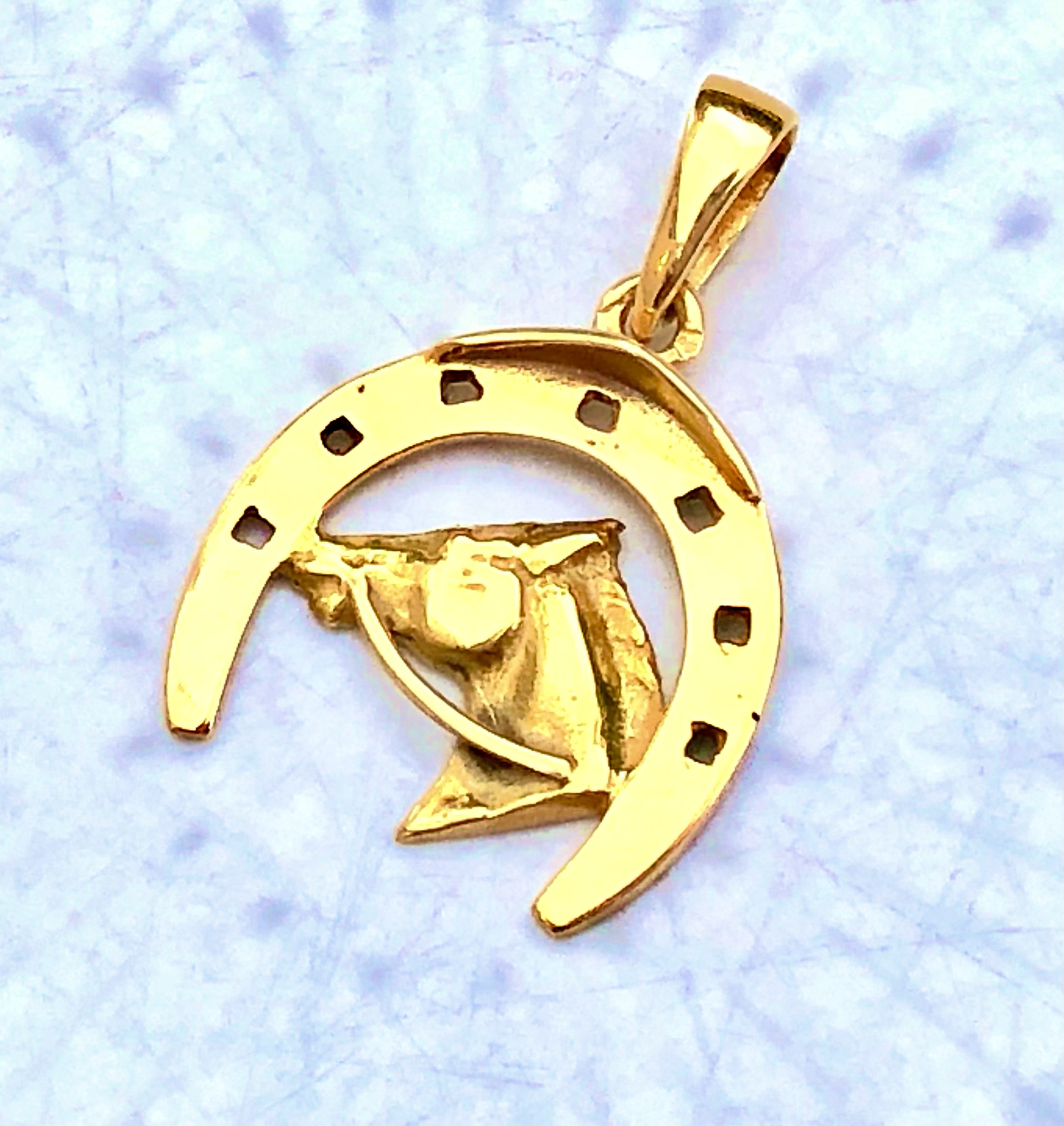 Pendentif fer à cheval en or 18 carats 