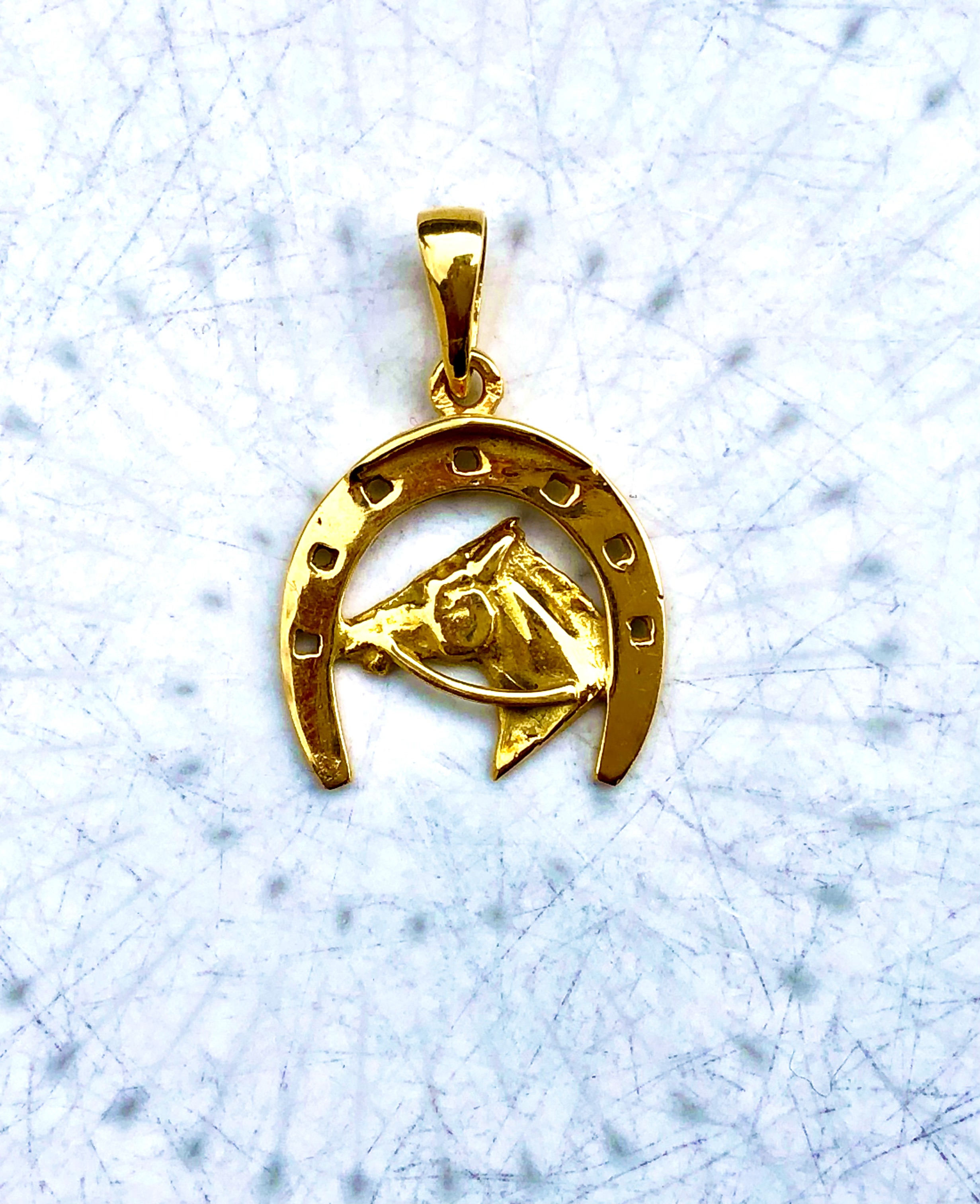 Pendentif fer à cheval en or 18 carats 