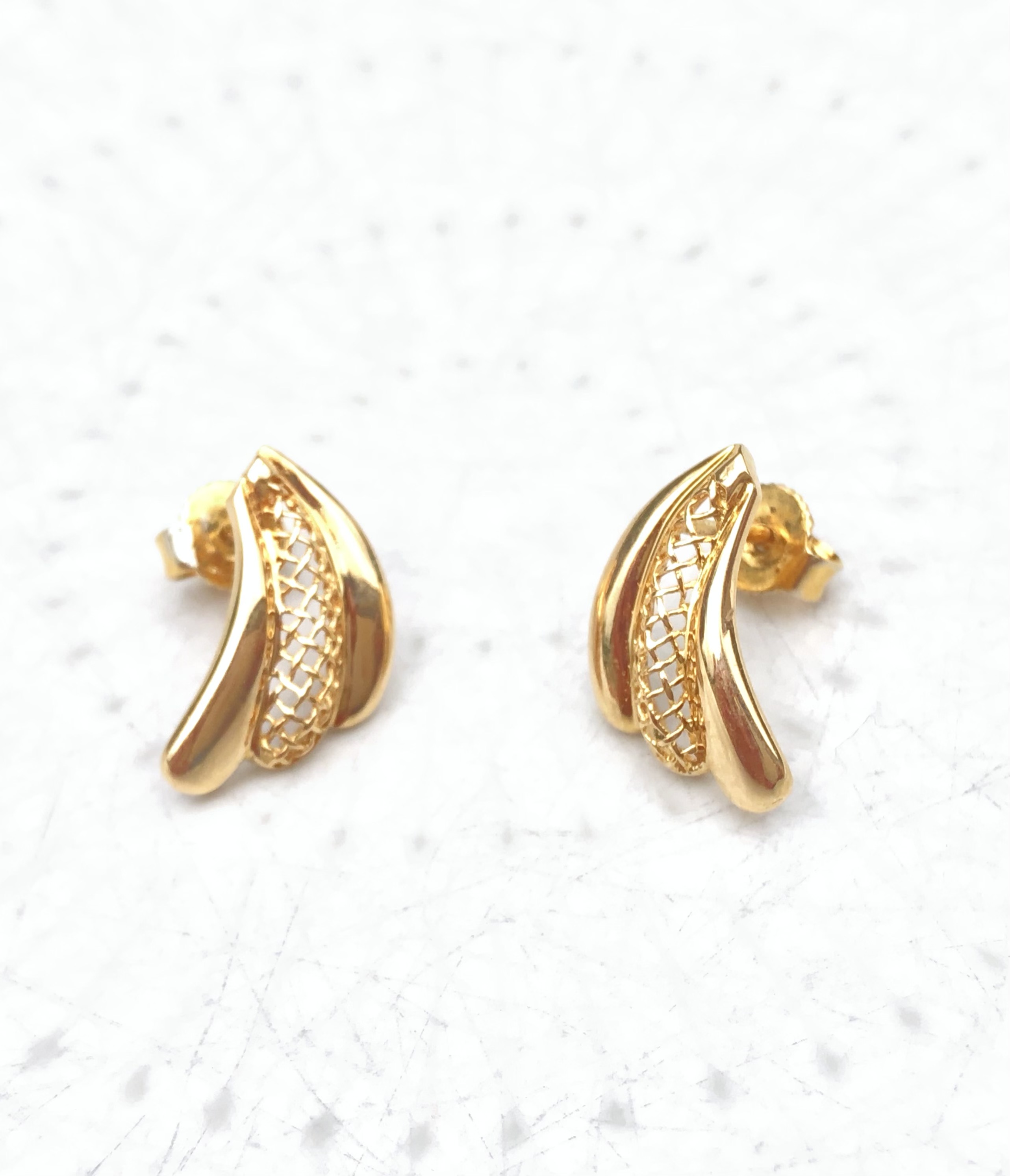 Puces d’oreilles en or jaune 18 carats 