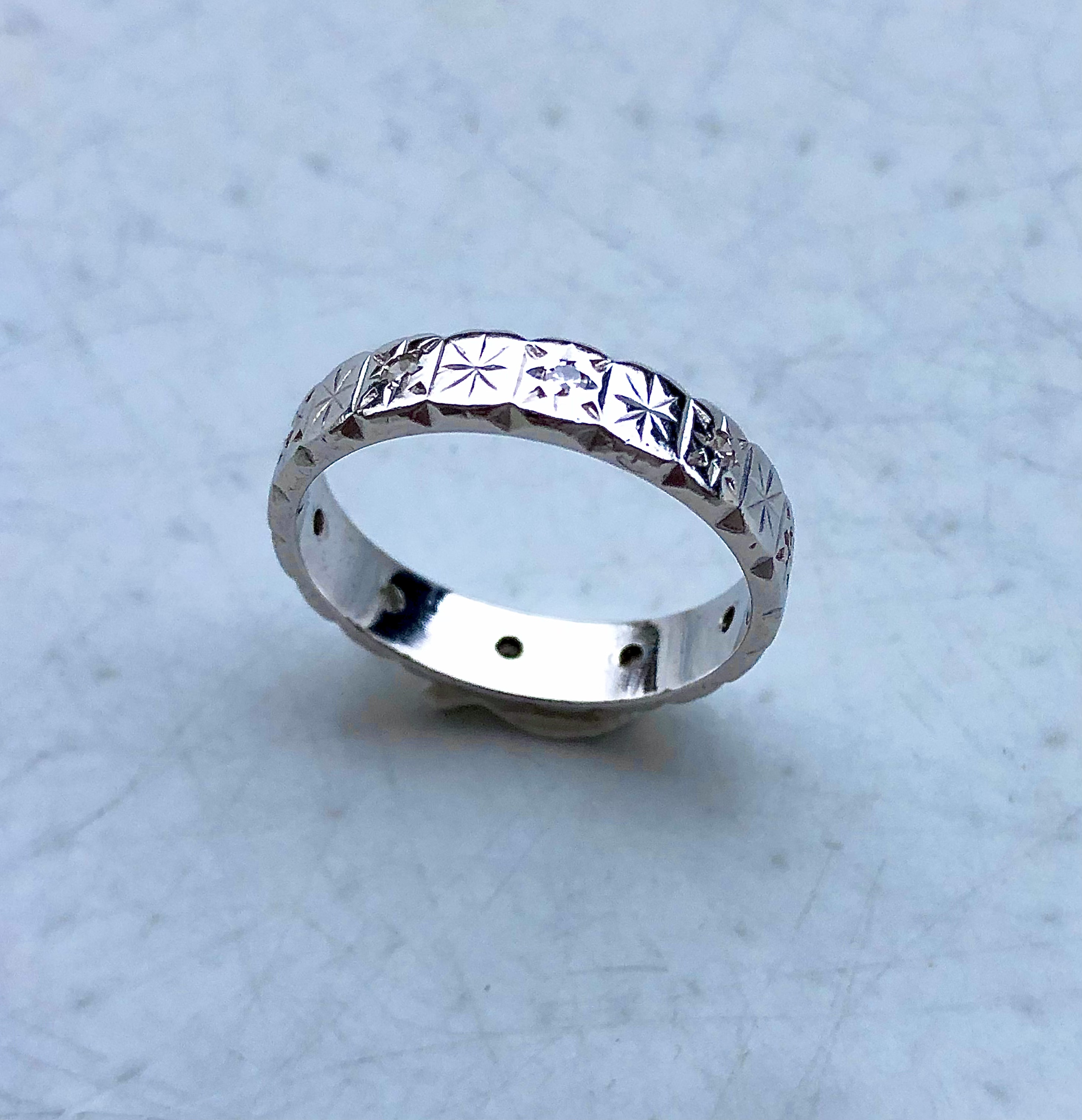 Bague en or blanc 18 carats et diamants 