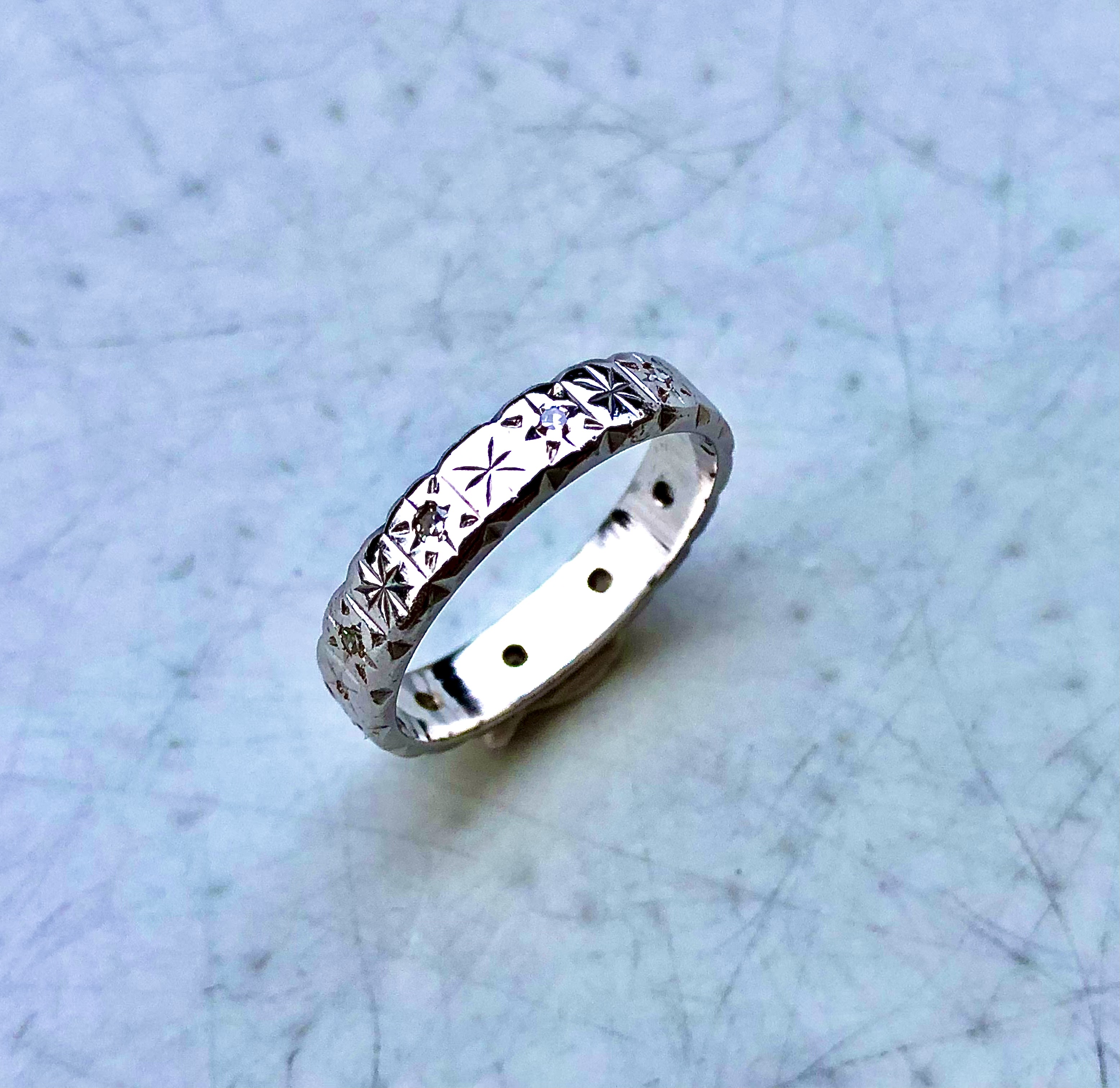 Bague en or blanc 18 carats et diamants 