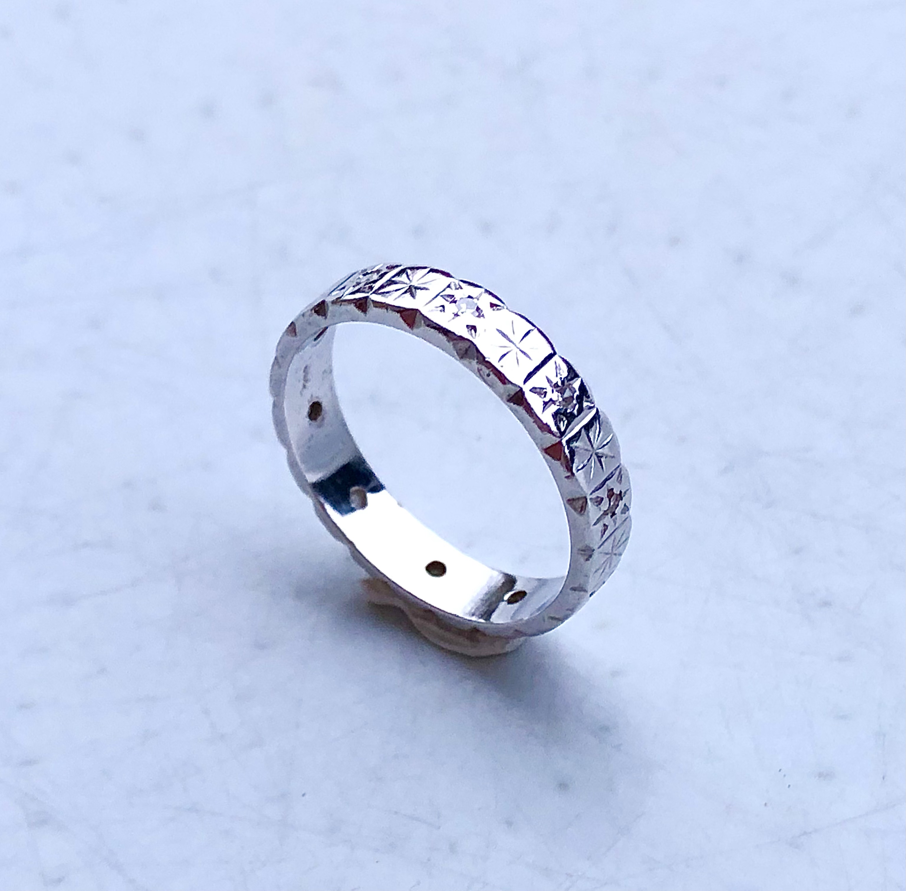 Bague en or blanc 18 carats et diamants 