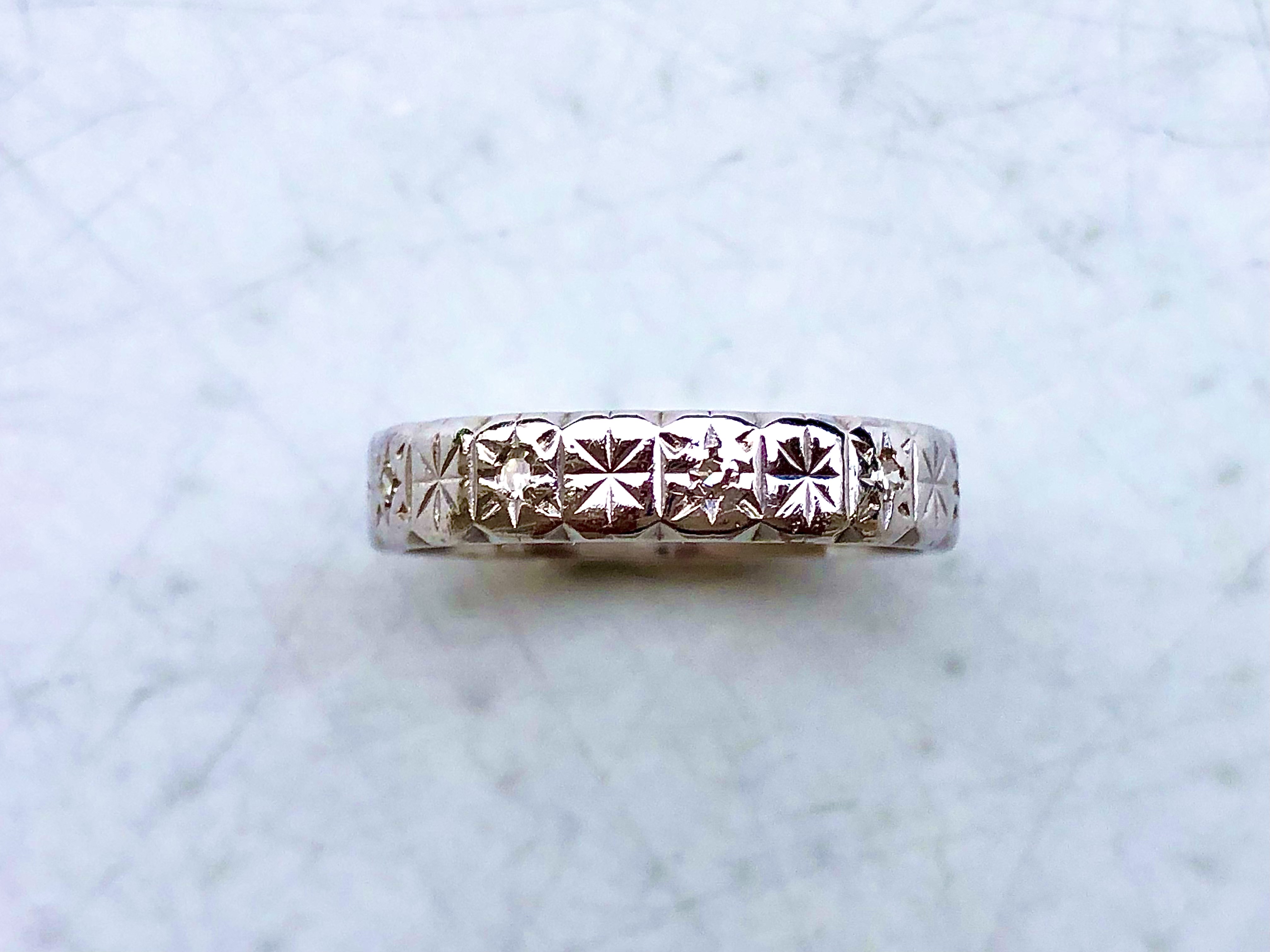 Bague en or blanc 18 carats et diamants 