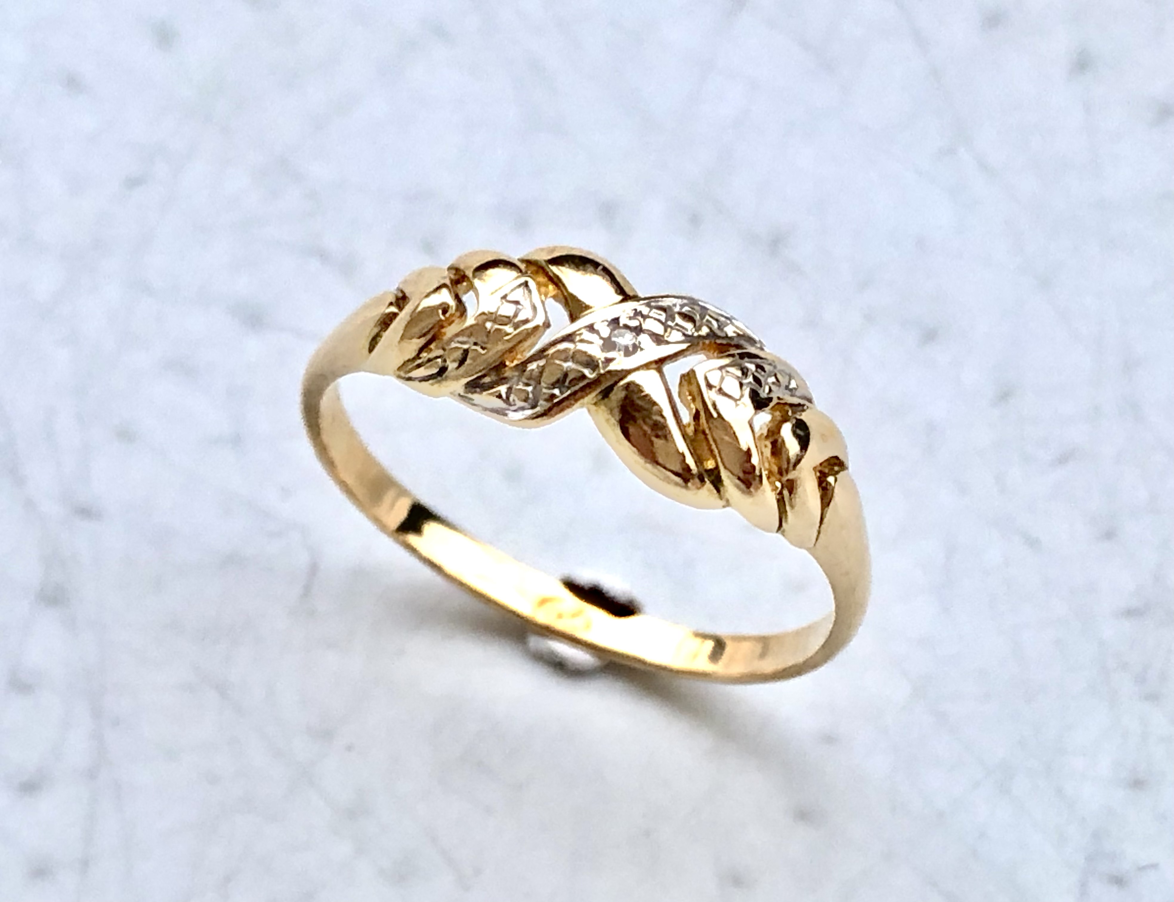 Bague en or jaune 18 carats et diamant