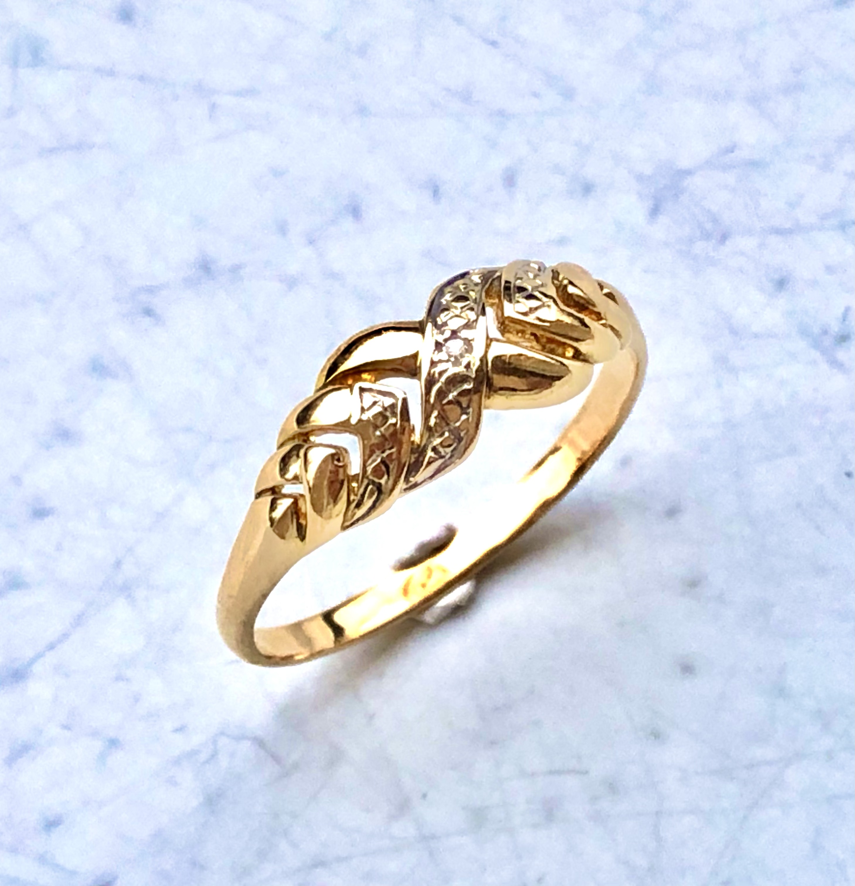 Bague en or jaune 18 carats et diamant