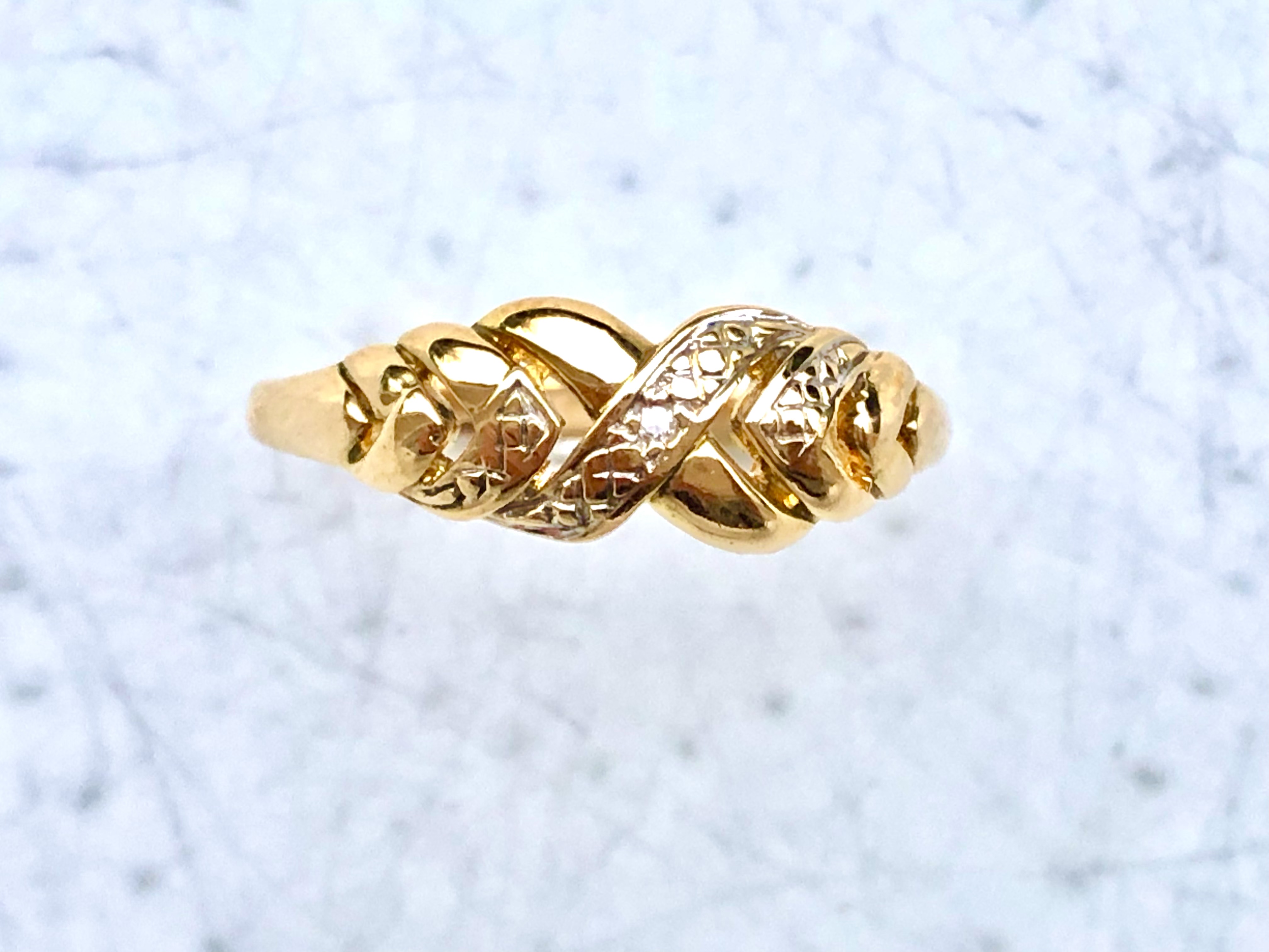 Bague en or jaune 18 carats et diamant